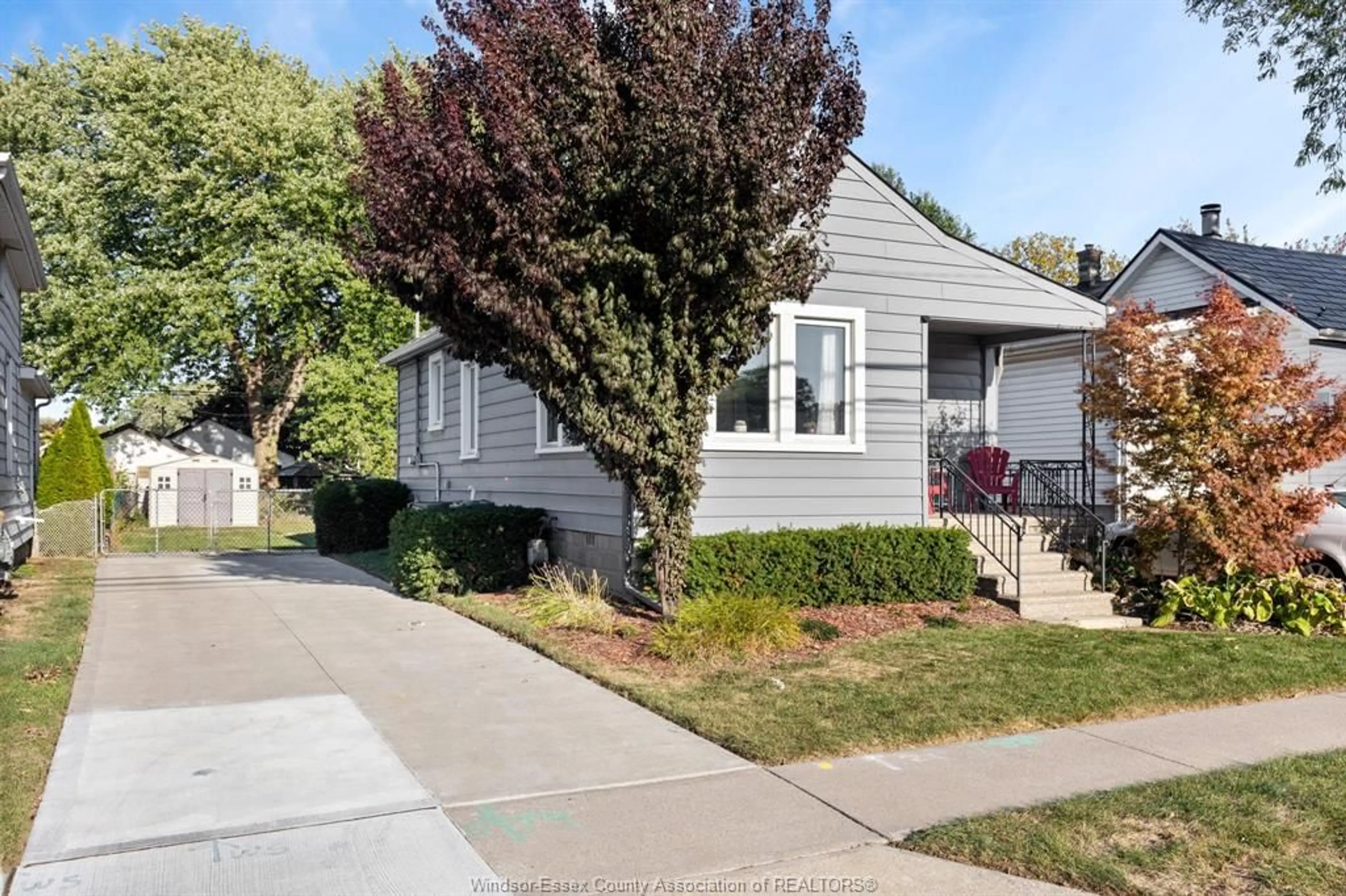 Home with vinyl exterior material, street for 376 LAUZON, Windsor Ontario N8S 3L9