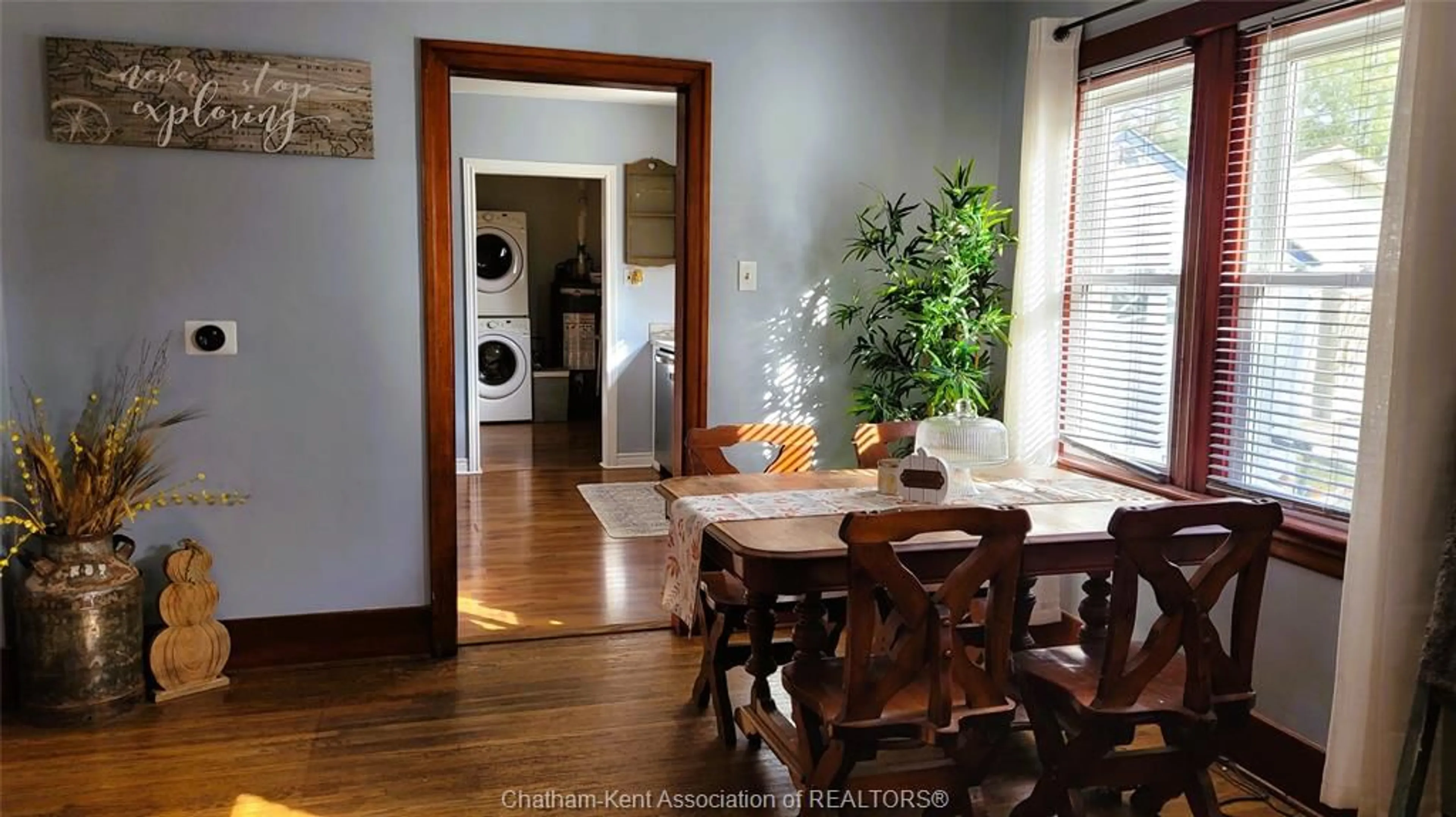 Dining room, wood/laminate floor for 412 Lafontaine St, Wallaceburg Ontario N8A 4J2