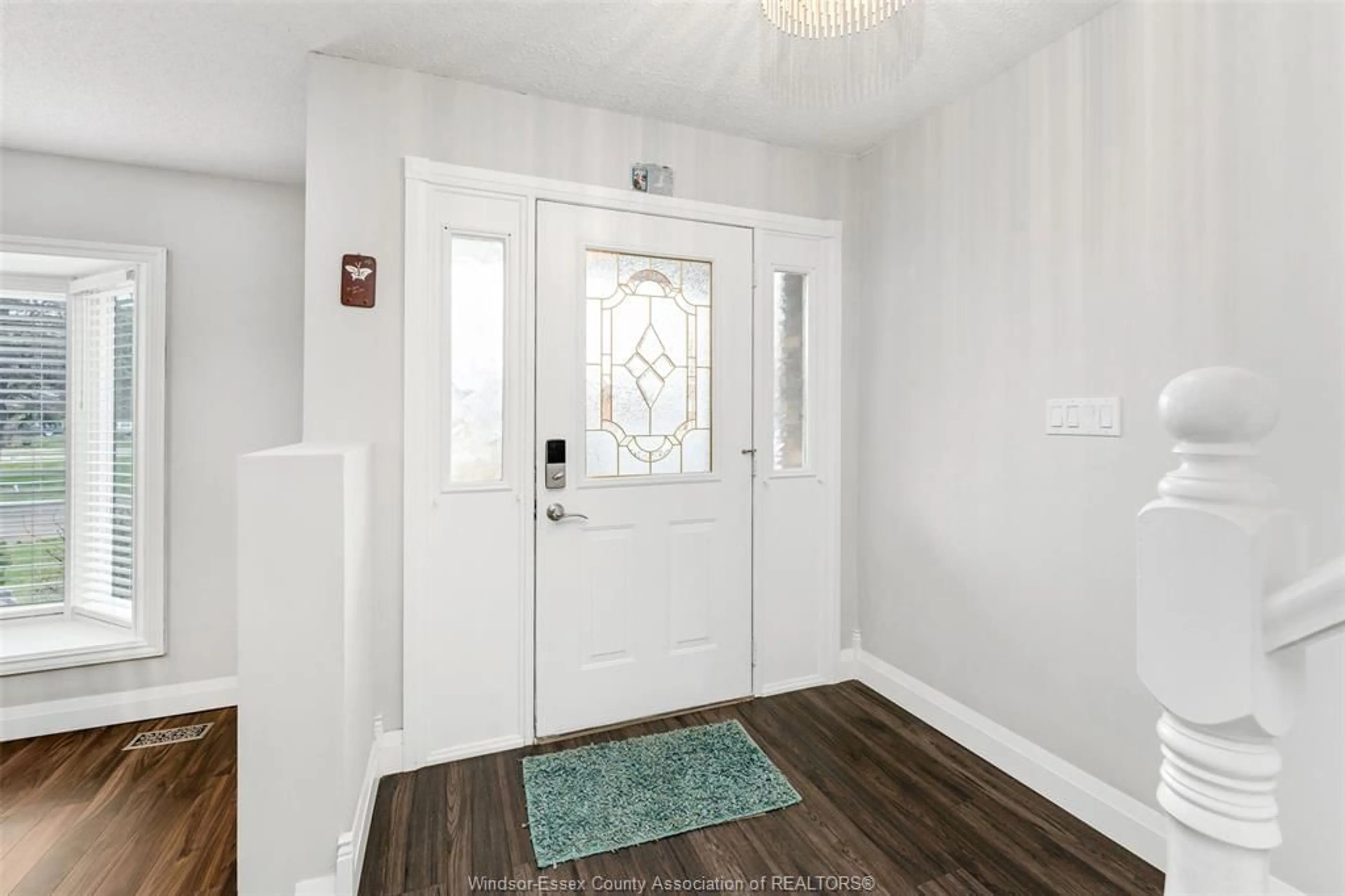 Indoor entryway for 222 Donalda Crt, Tecumseh Ontario N8N 3K2