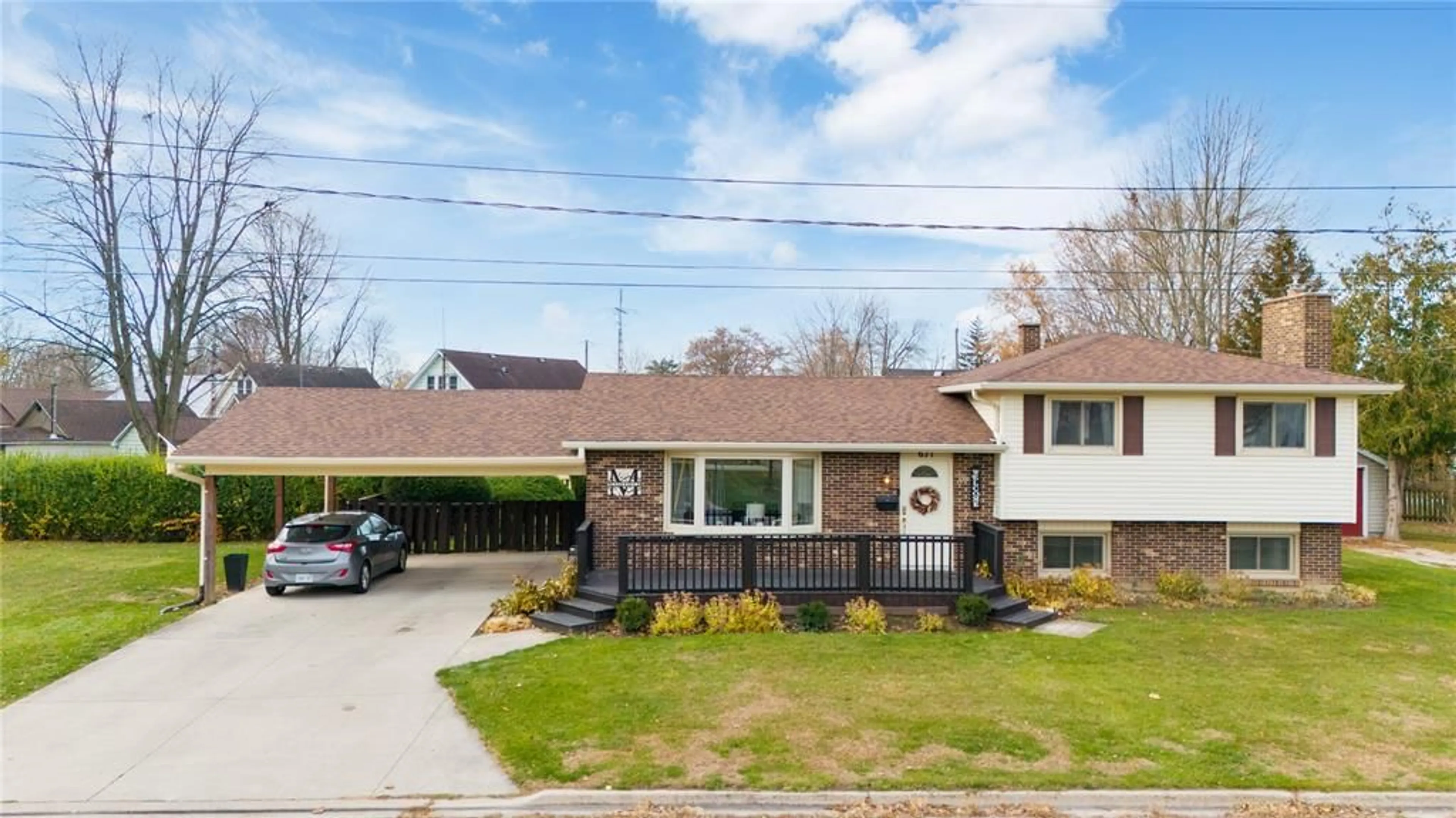 Home with brick exterior material, street for 671 NELSON St, Wallaceburg Ontario N8A 4H5