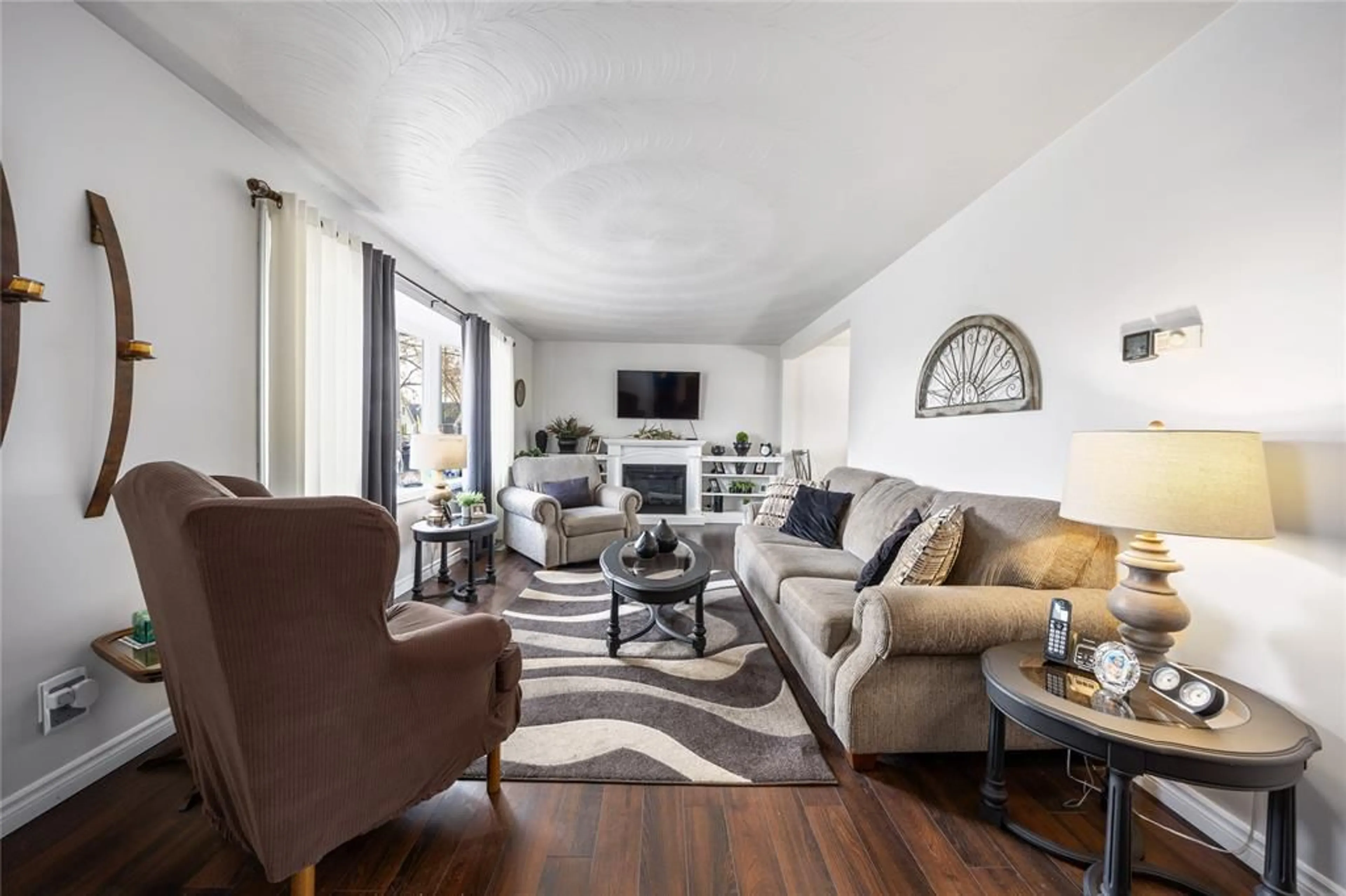 Living room with furniture, unknown for 671 NELSON St, Wallaceburg Ontario N8A 4H5