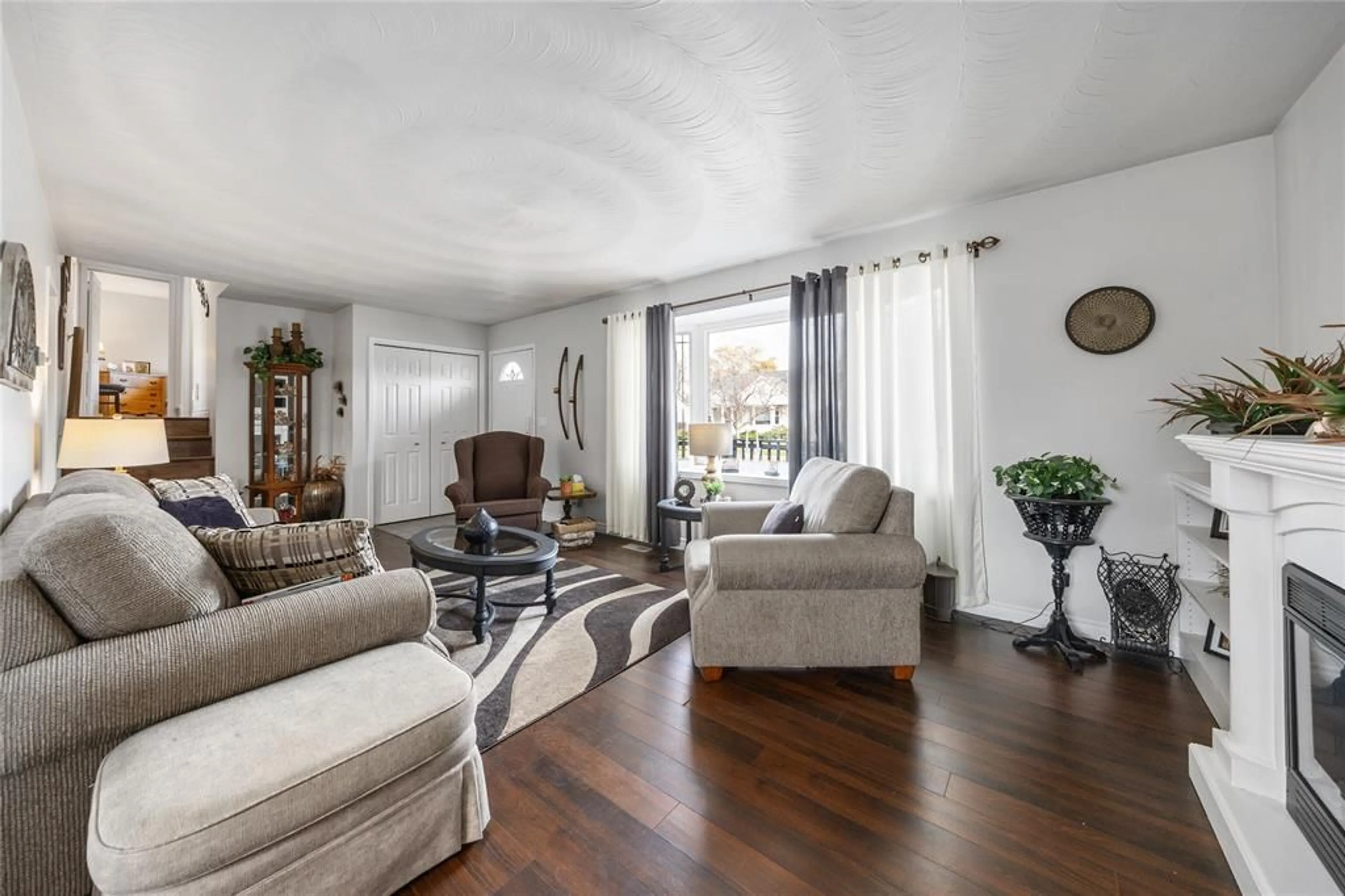 Living room with furniture, unknown for 671 NELSON St, Wallaceburg Ontario N8A 4H5