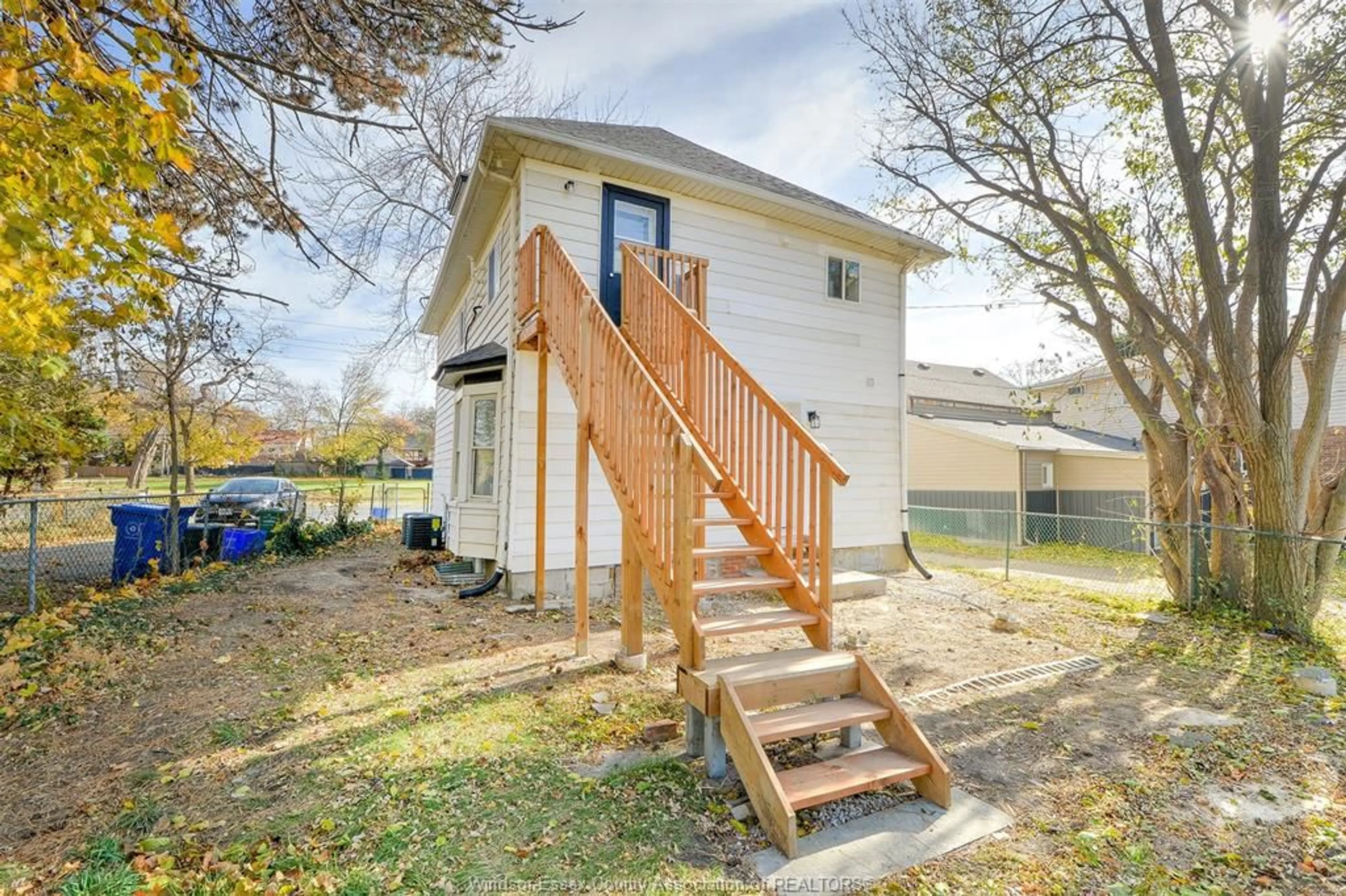 Unknown for 3076 SANDWICH, Windsor Ontario N9C 1A4