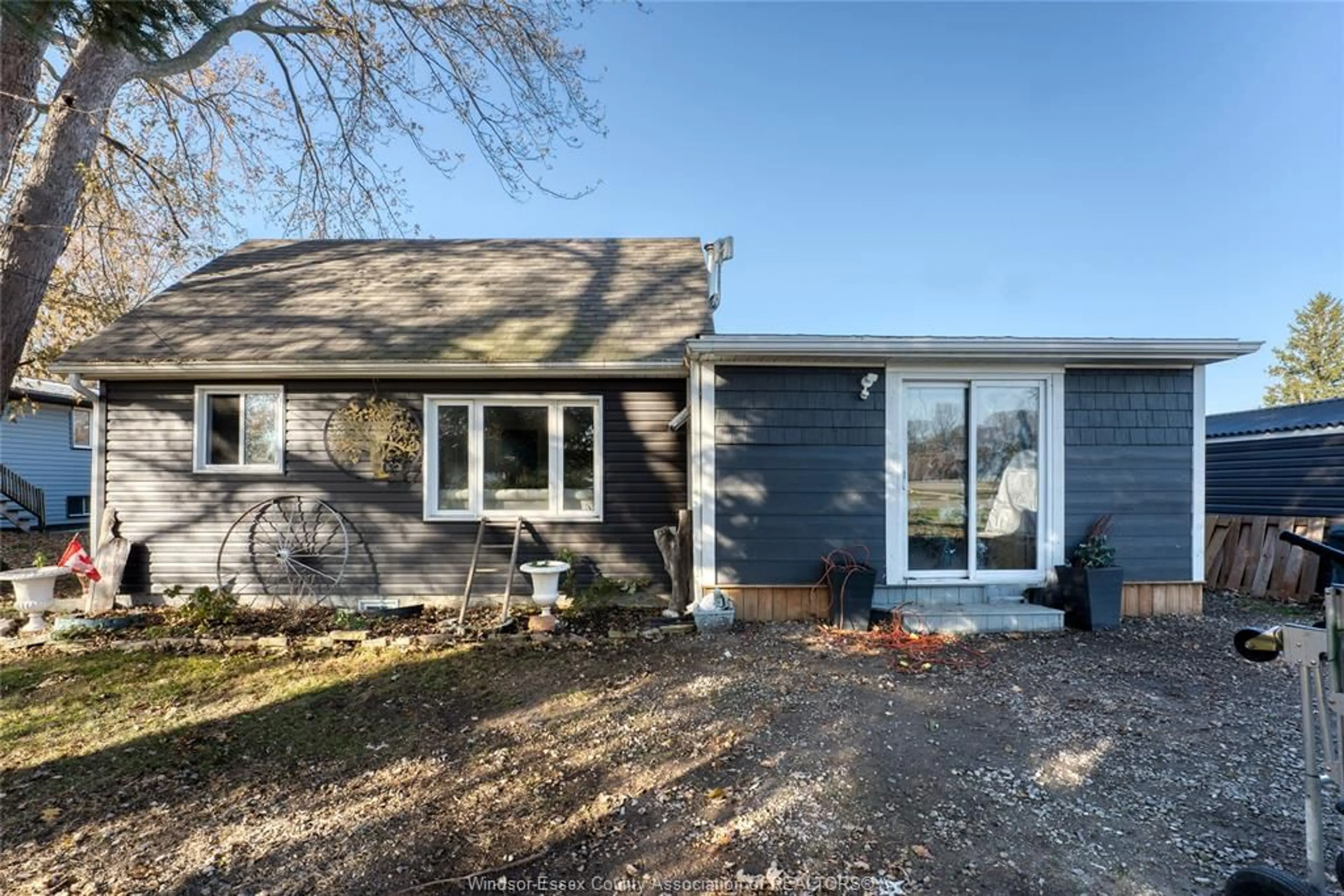 Unknown for 625 SYDENHAM St, Colchester Ontario N0R 1G0