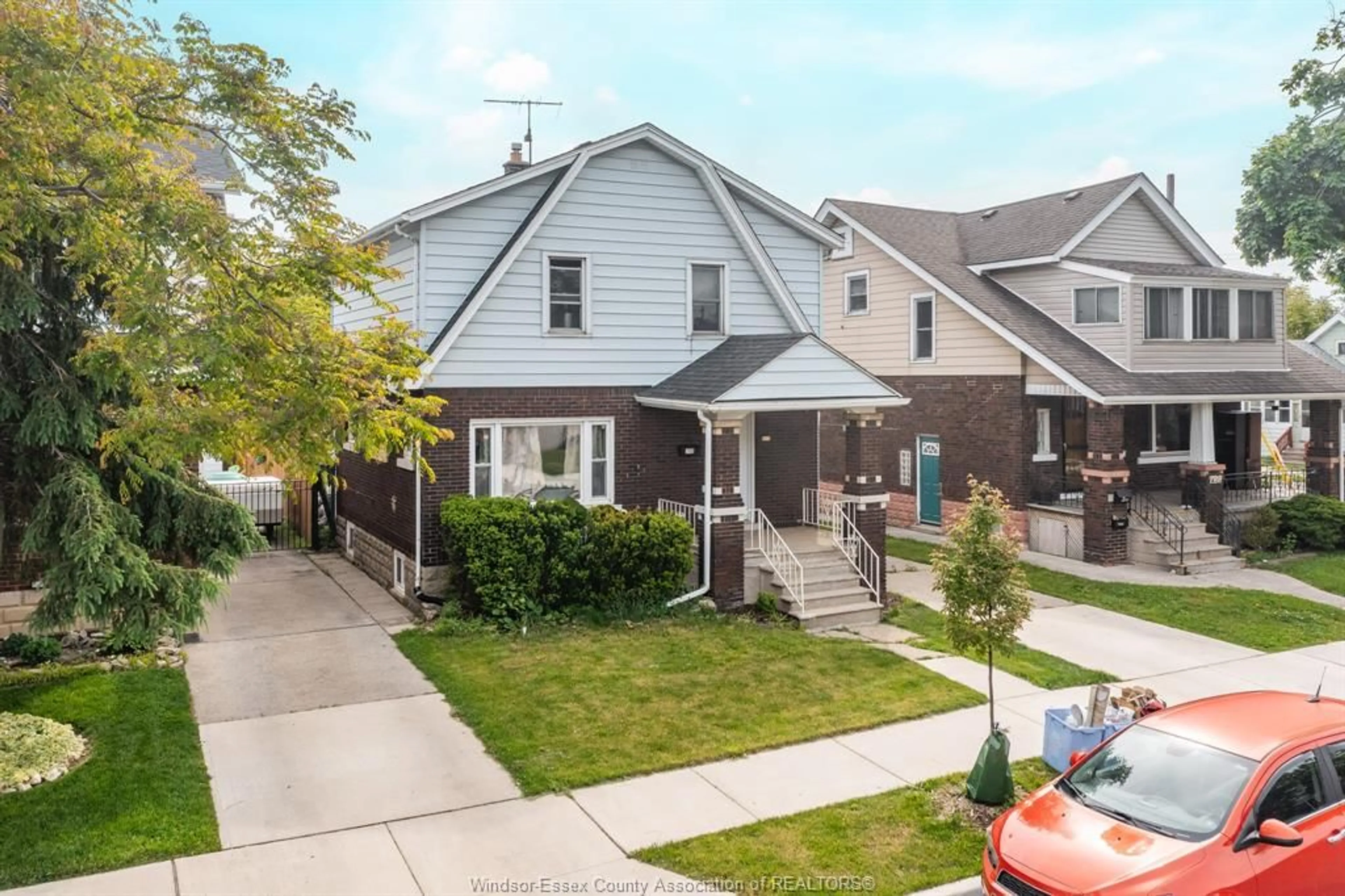 Home with vinyl exterior material, street for 788 JOSEPHINE Ave, Windsor Ontario N9B 2L3