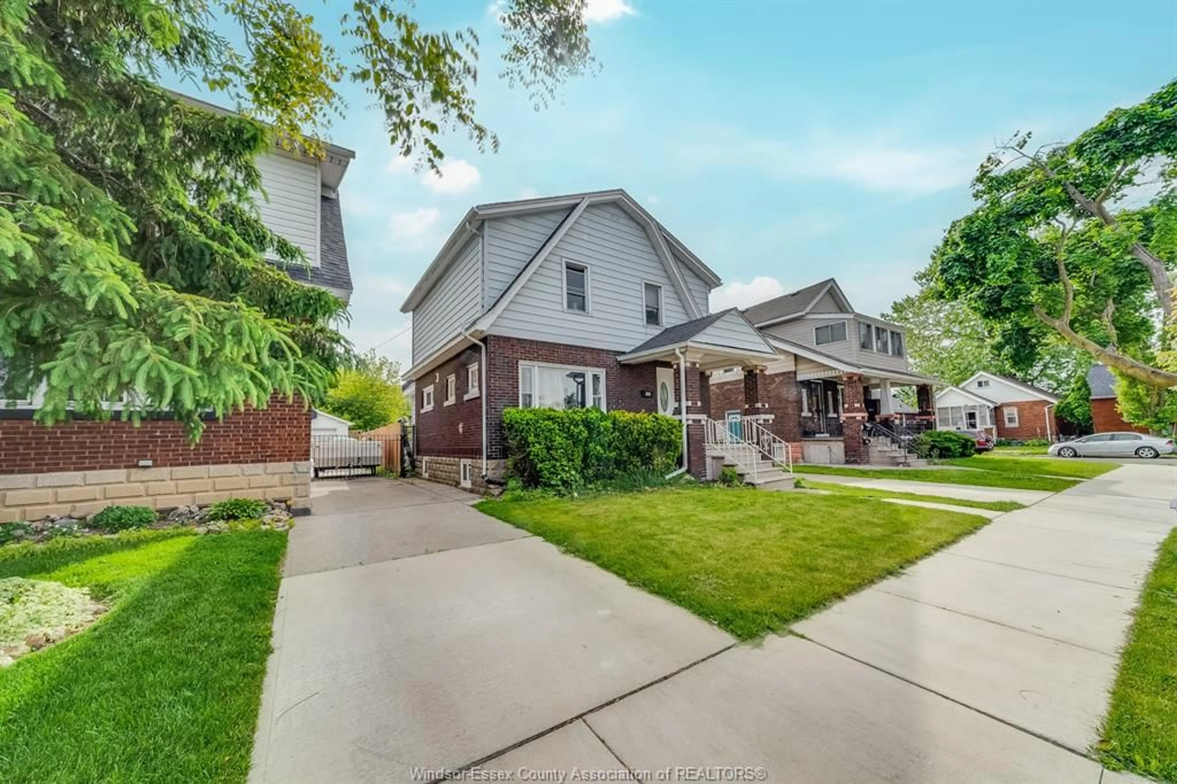 A pic from outside/outdoor area/front of a property/back of a property/a pic from drone, street for 788 JOSEPHINE Ave, Windsor Ontario N9B 2L3