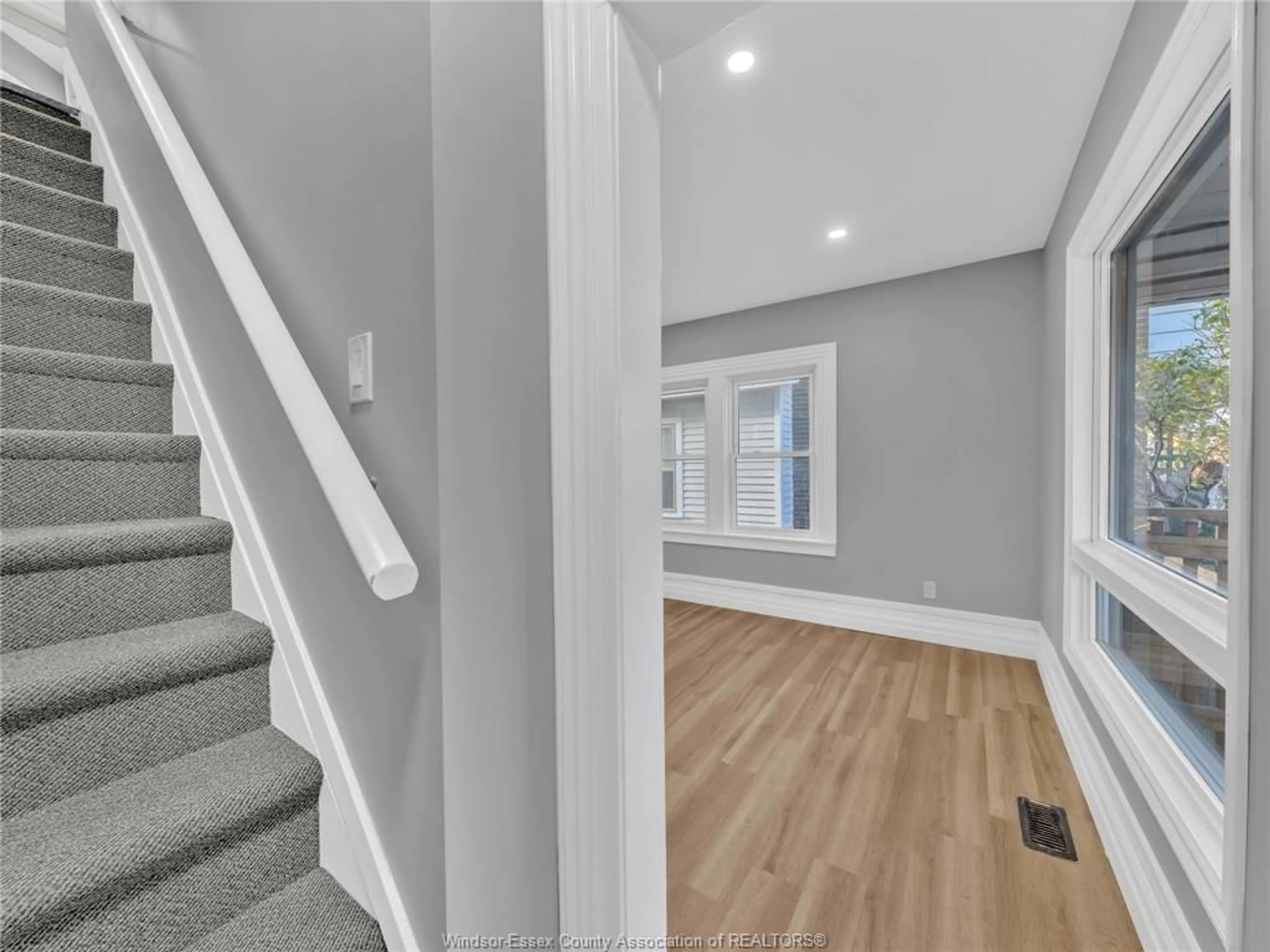 Indoor entryway for 2177-2181 HOWARD Ave, Windsor Ontario N8X 3T9
