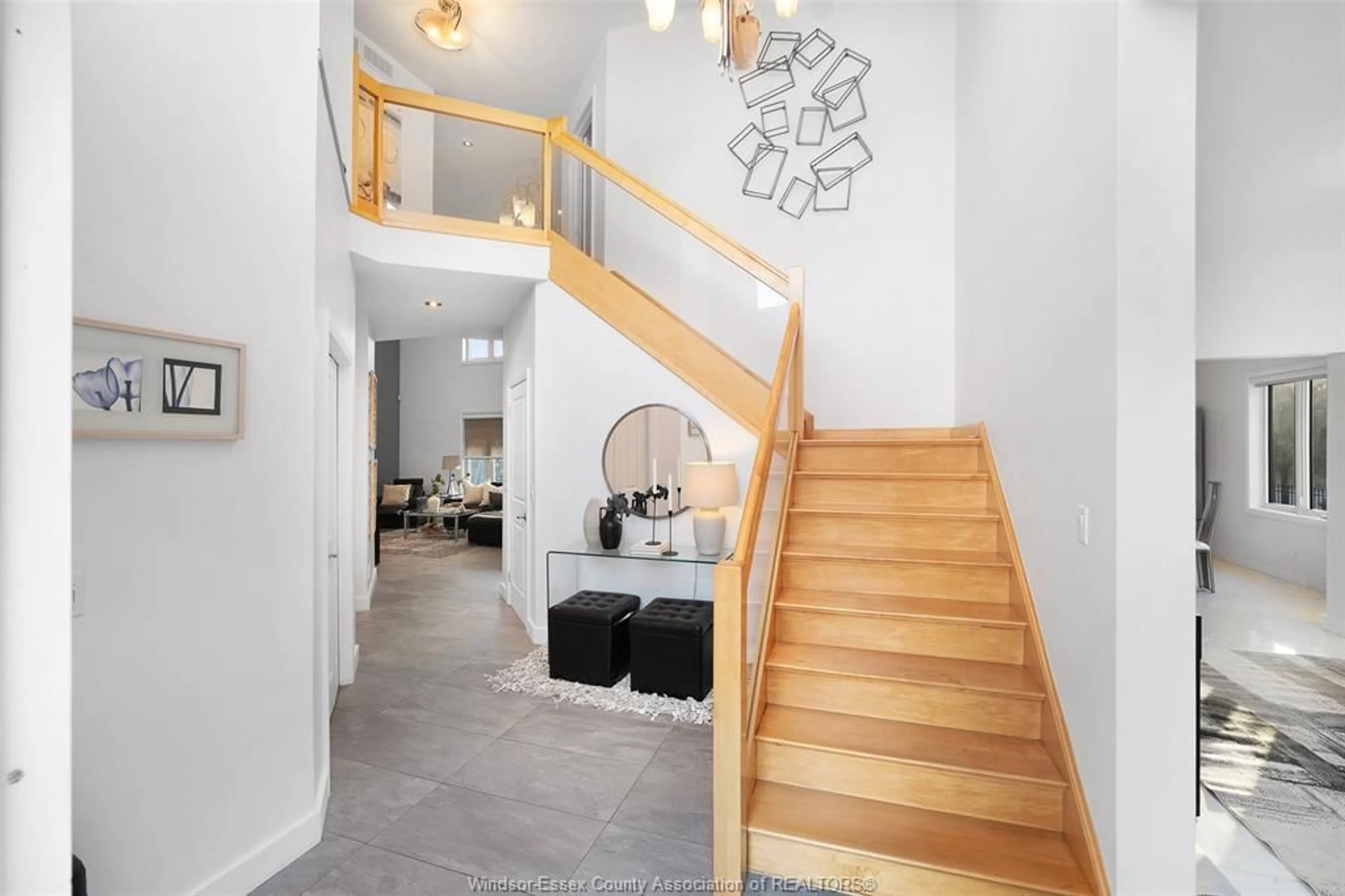 Unknown for 1215 LYONS, LaSalle Ontario N9J 3Y6