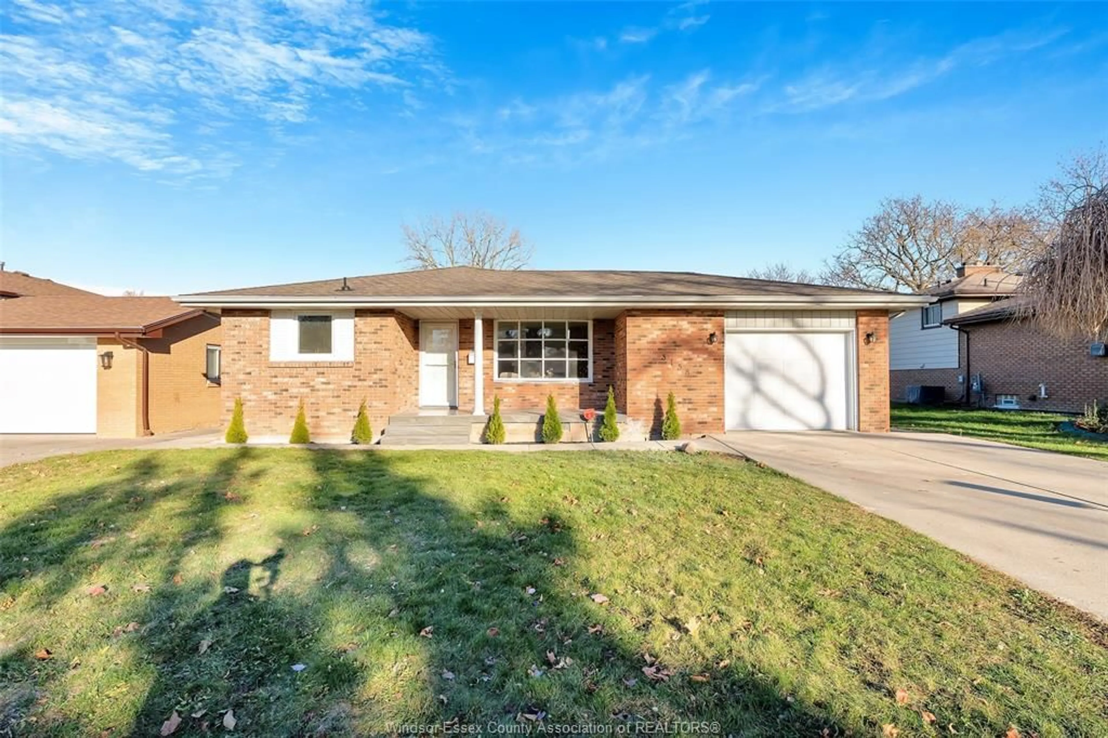 Home with brick exterior material, unknown for 3158 BRIARBANK, Windsor Ontario N8R 1T3