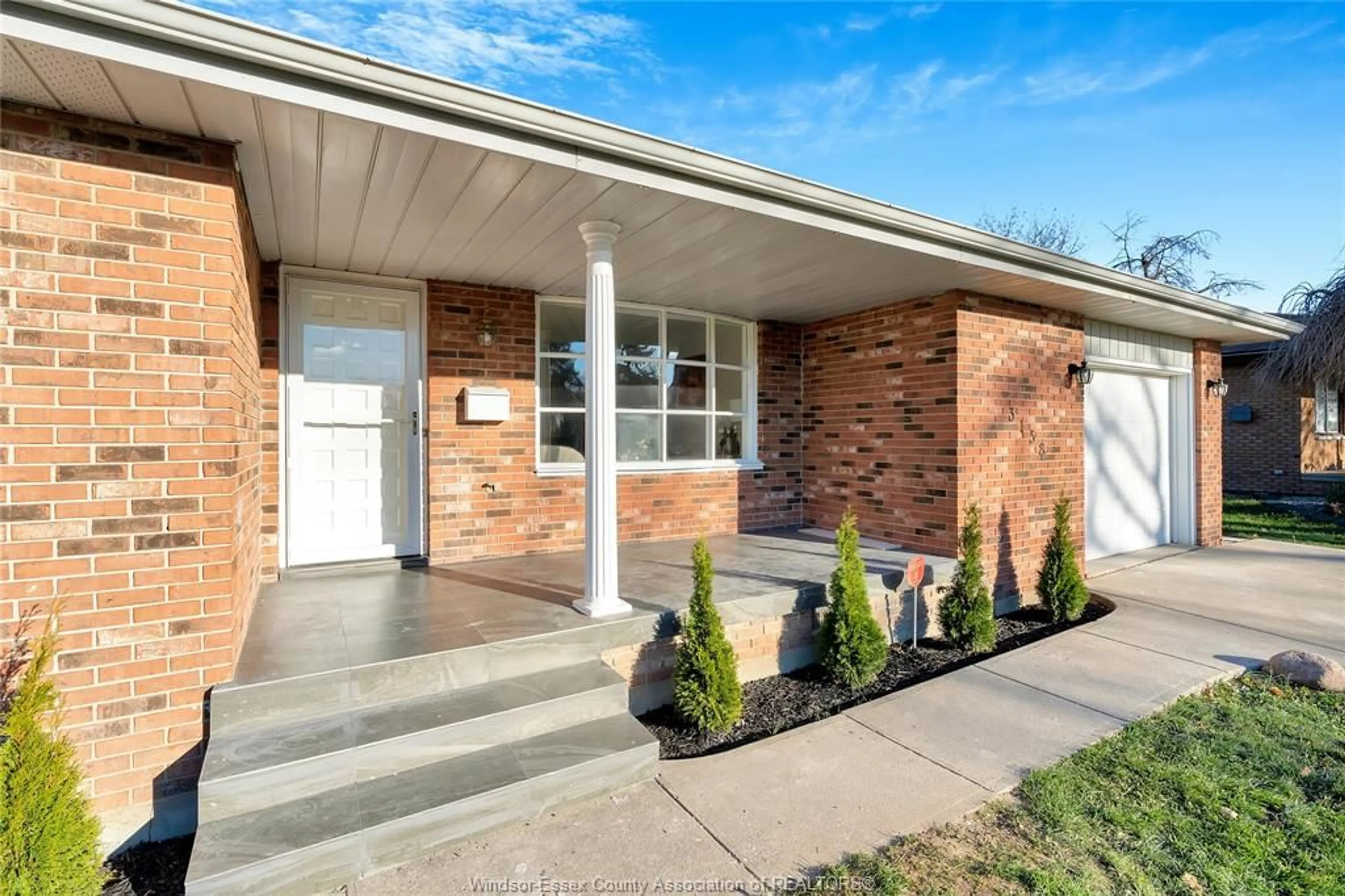 Home with brick exterior material, street for 3158 BRIARBANK, Windsor Ontario N8R 1T3