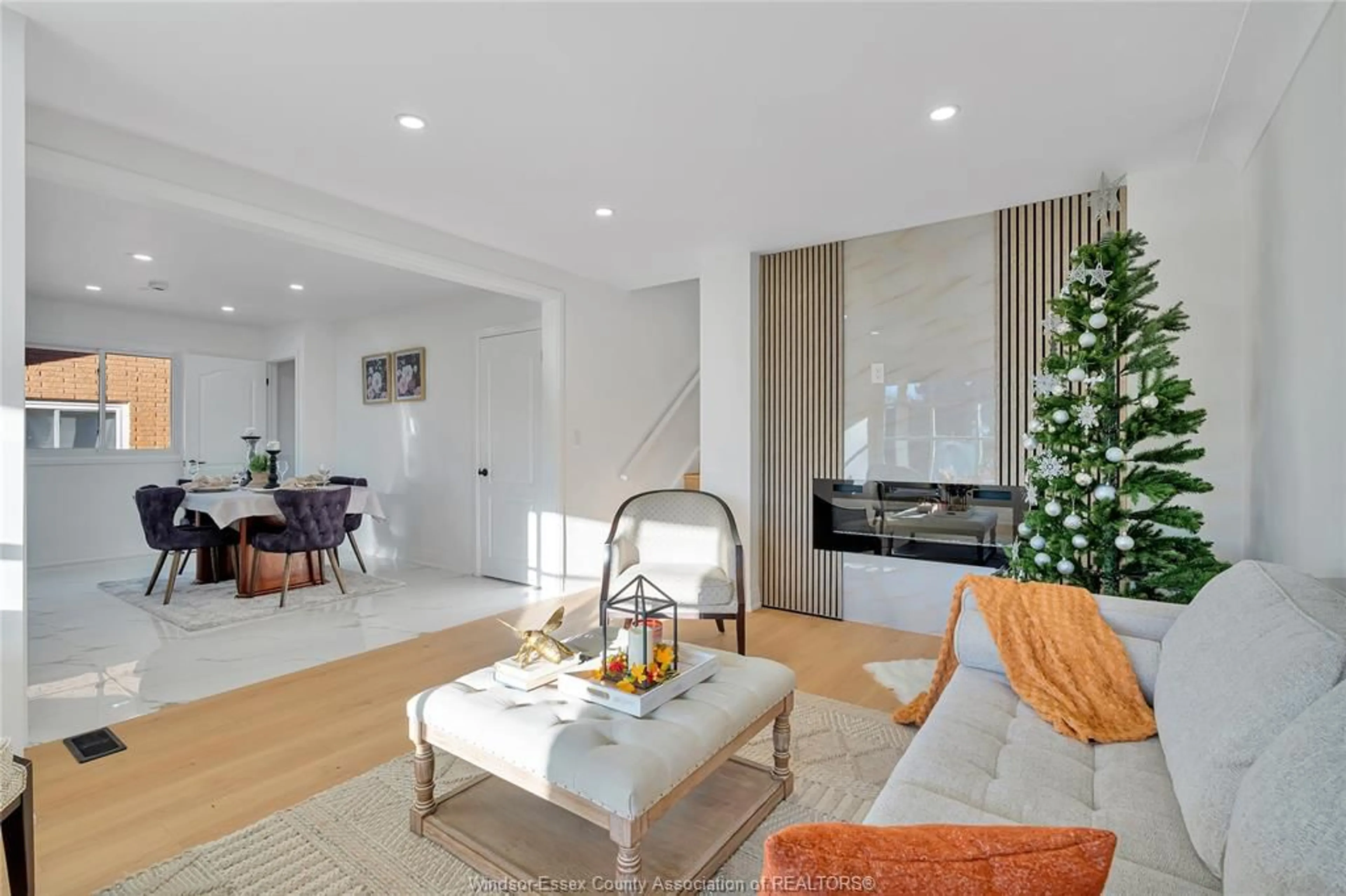 Living room with furniture, unknown for 3158 BRIARBANK, Windsor Ontario N8R 1T3