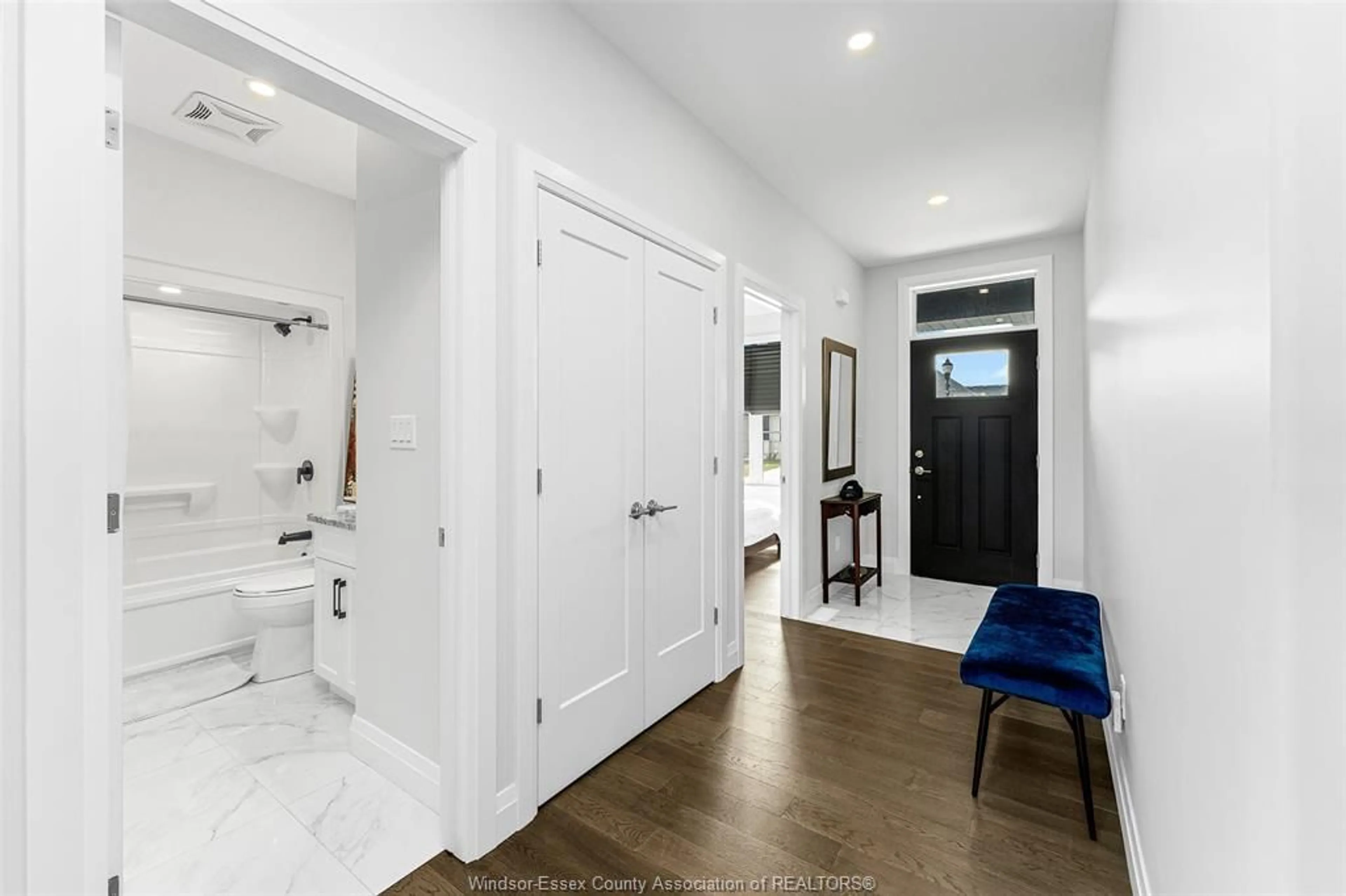 Indoor entryway for 2398 Barkley, Windsor Ontario N8P 0E9