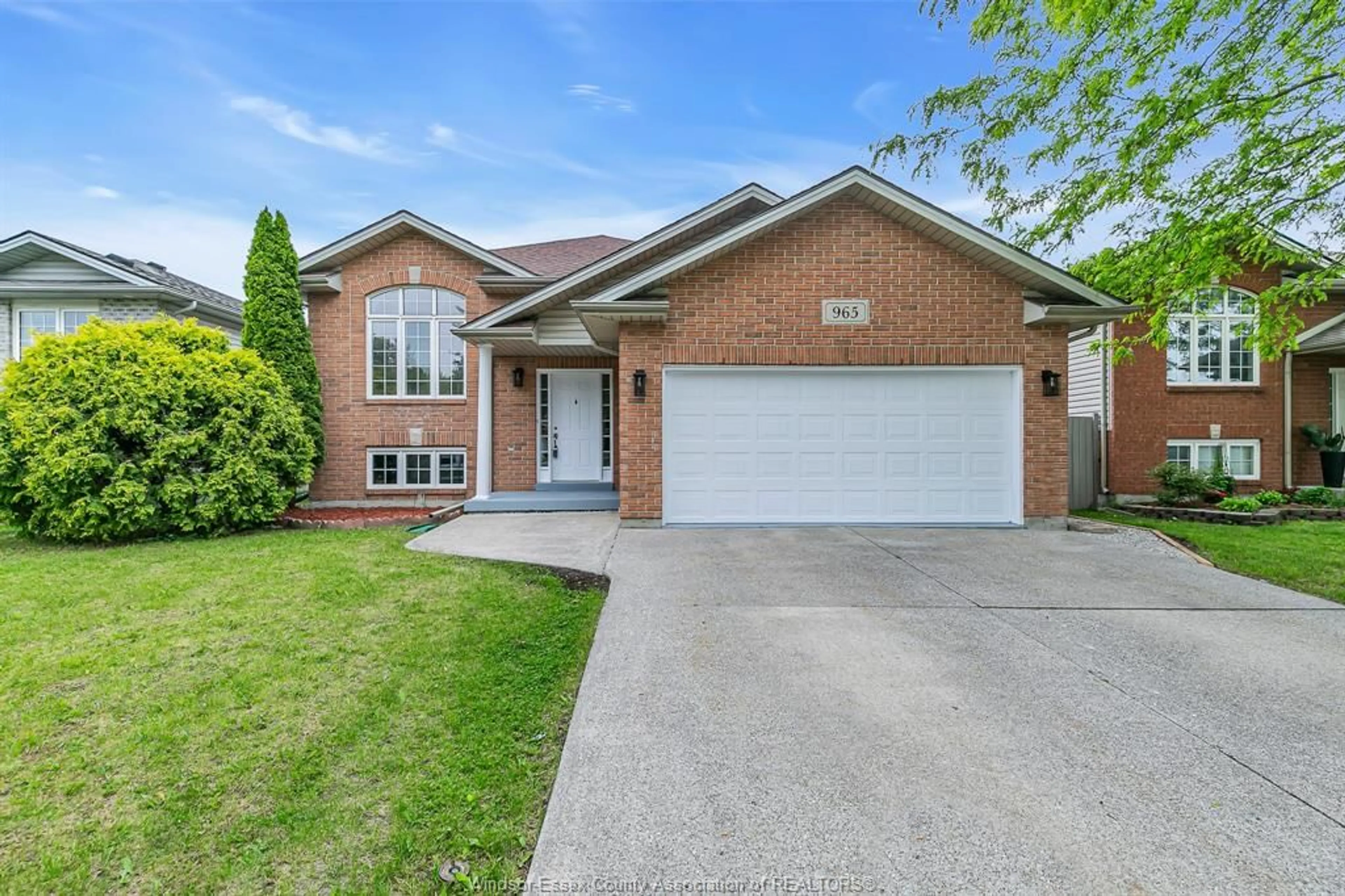 Home with brick exterior material, street for 965 BANWELL, Windsor Ontario N8P 1J3