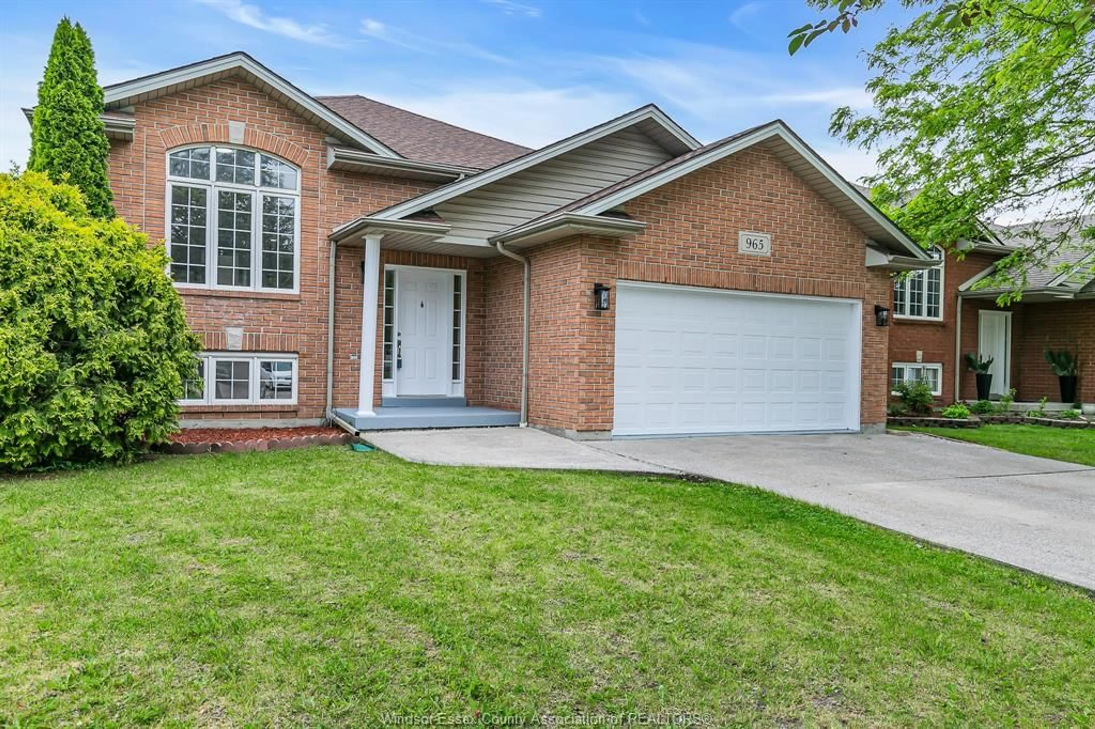 Home with brick exterior material, street for 965 BANWELL, Windsor Ontario N8P 1J3