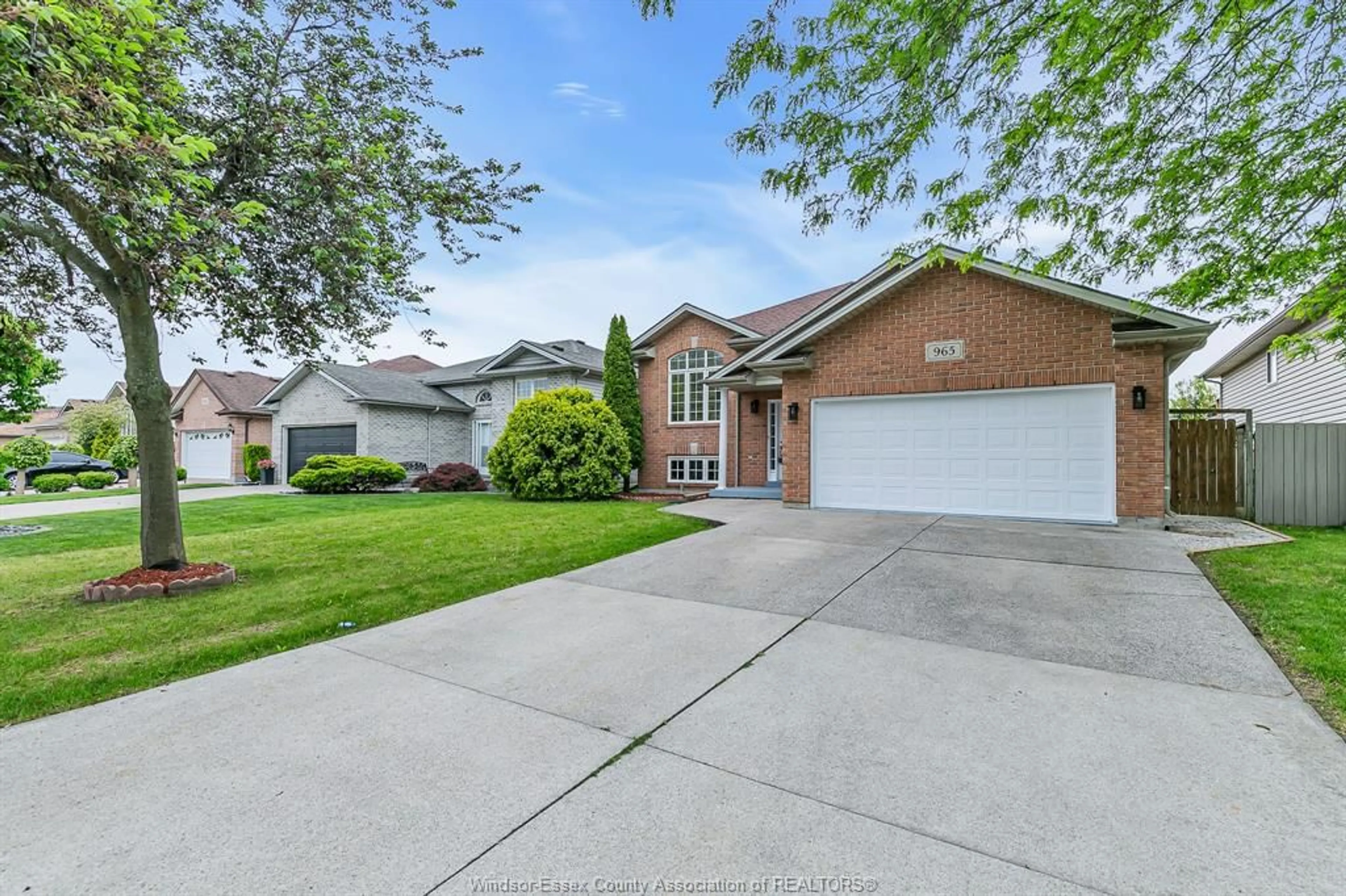 Home with brick exterior material, street for 965 BANWELL, Windsor Ontario N8P 1J3