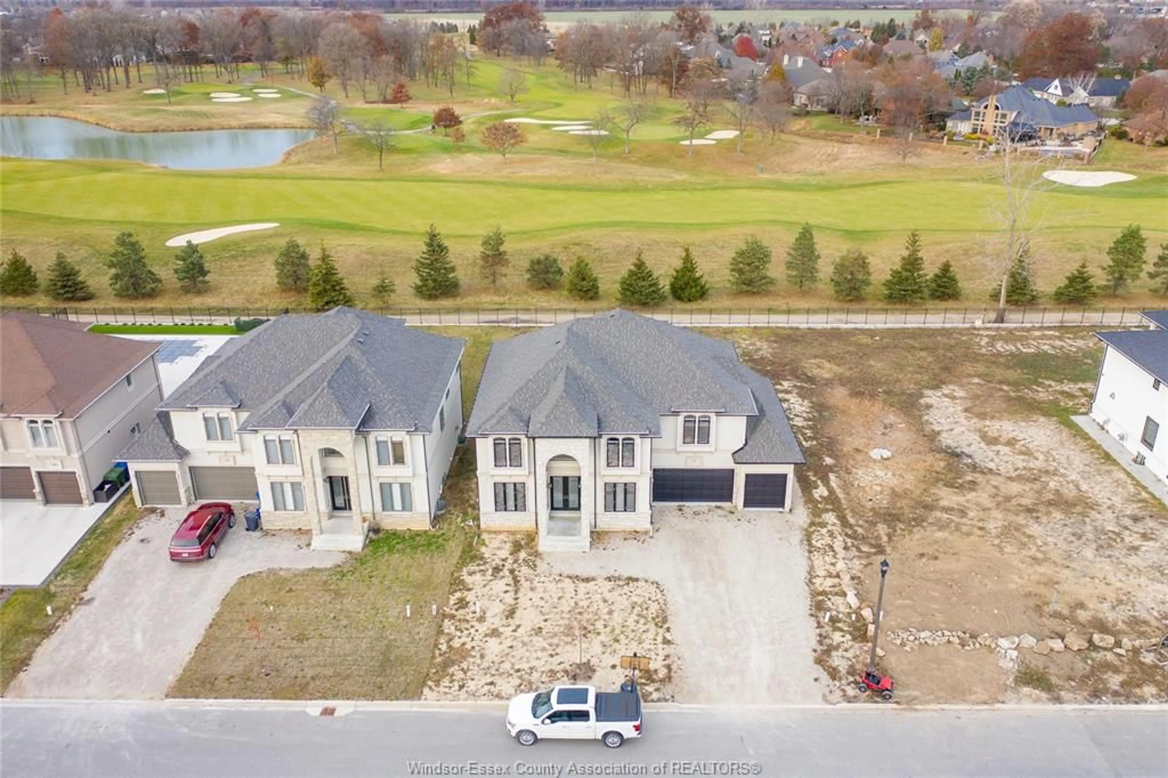 A pic from outside/outdoor area/front of a property/back of a property/a pic from drone, unknown for 336 BENSON Crt, Amherstburg Ontario N9V 0A8