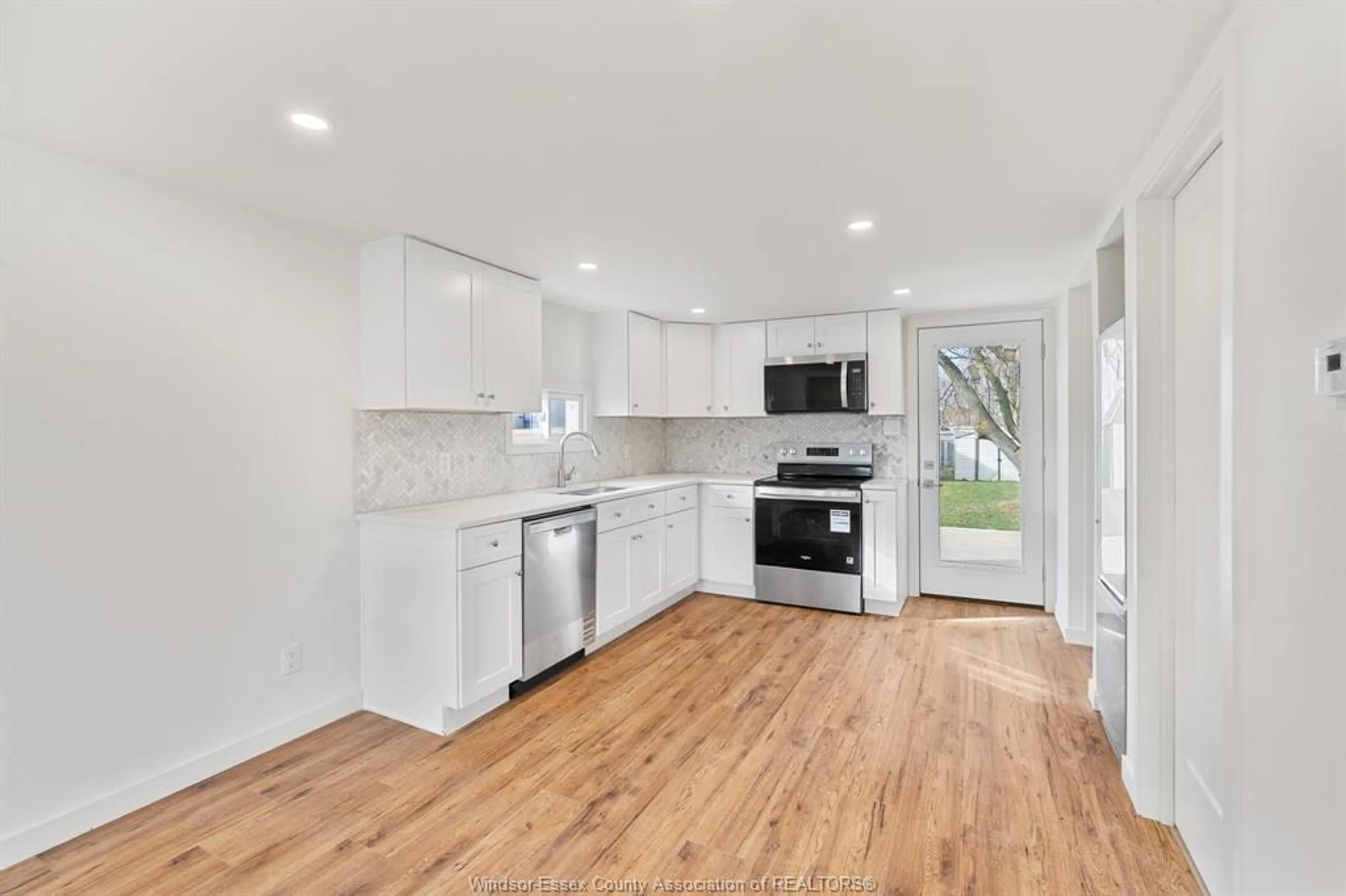 Open concept kitchen, unknown for 89 Queen St, Tilbury Ontario N0P 2L0