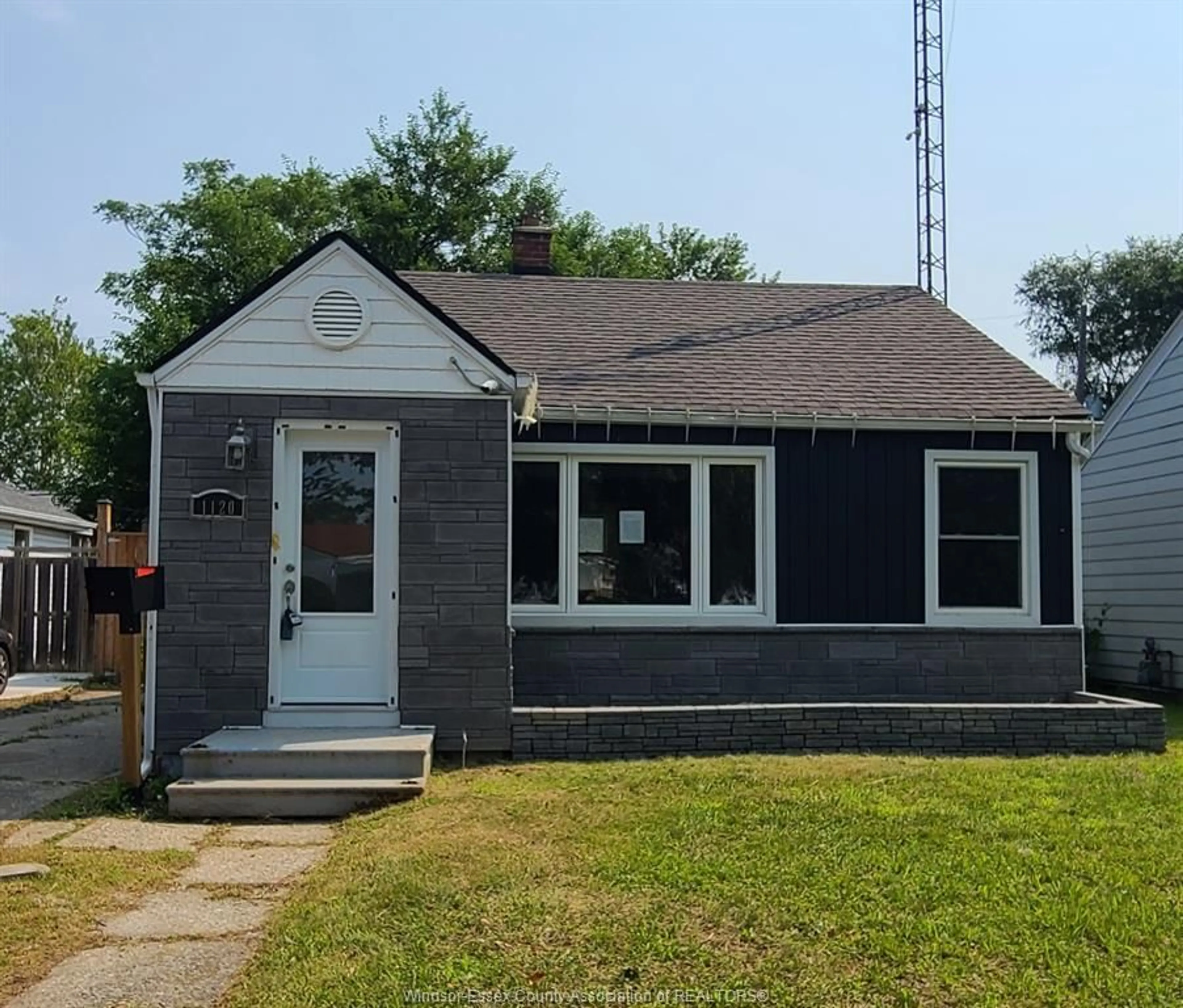 Home with vinyl exterior material, street for 1120 Brock, Windsor Ontario N9C 2V5