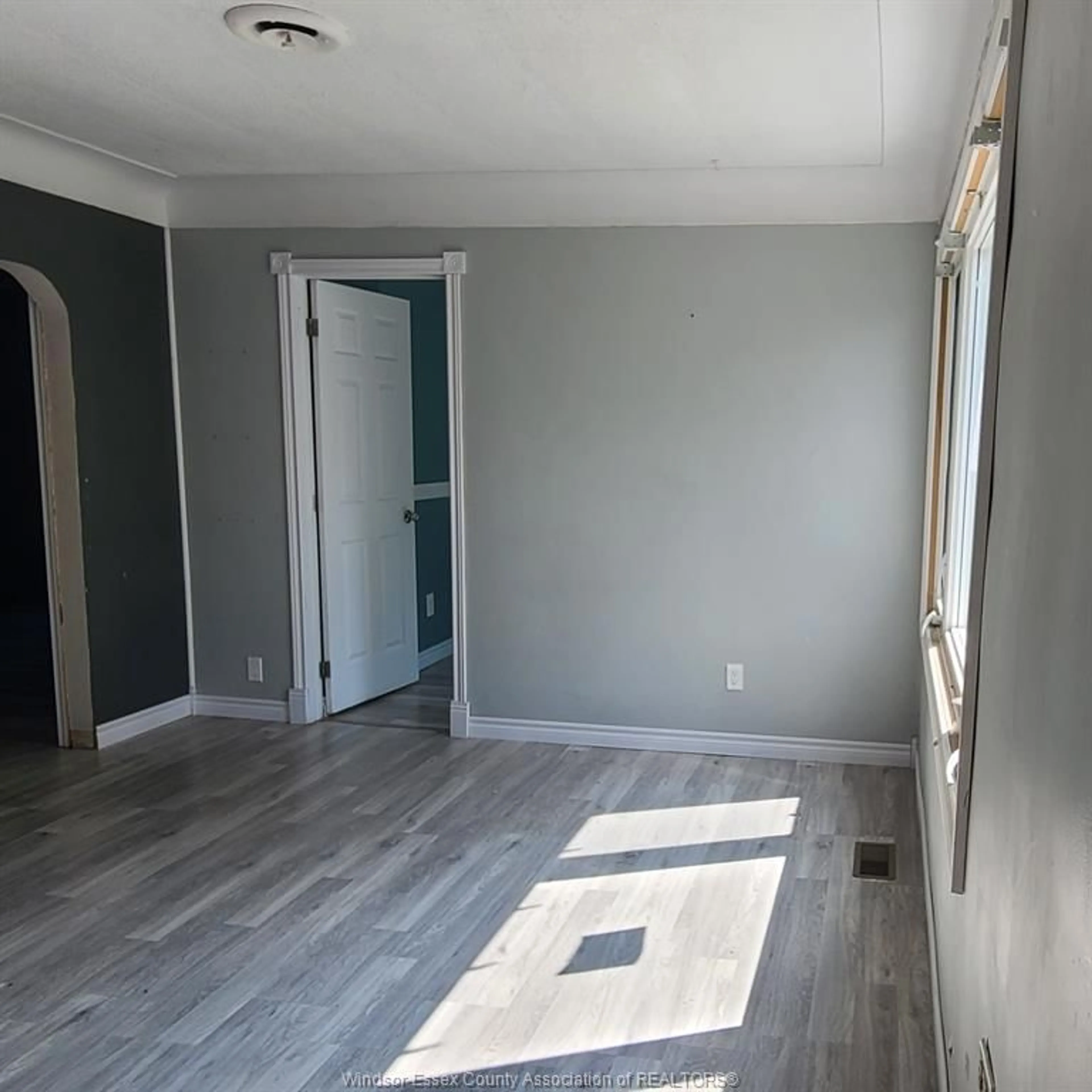 A pic of a room for 1120 Brock, Windsor Ontario N9C 2V5