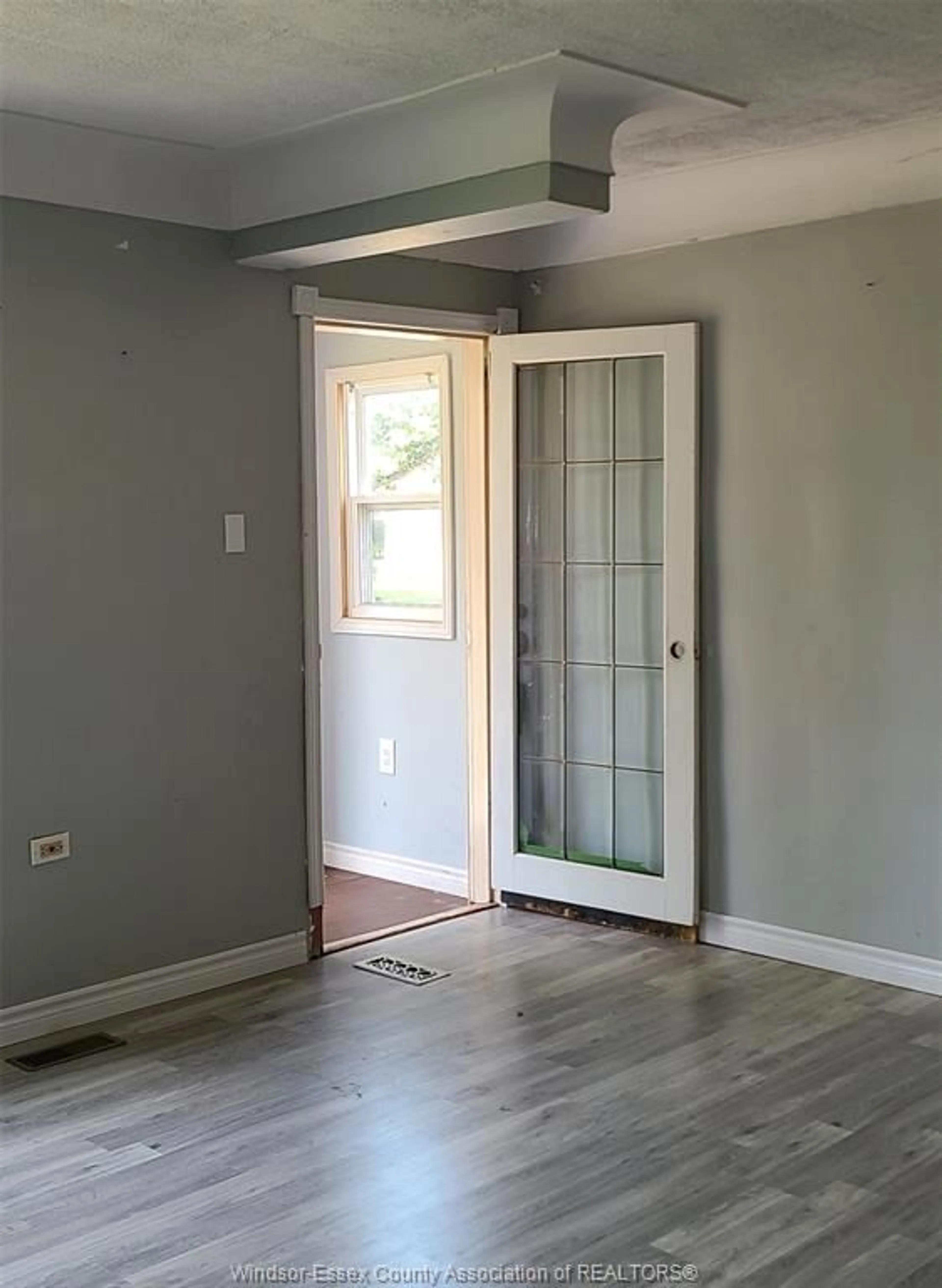 Indoor entryway for 1120 Brock, Windsor Ontario N9C 2V5