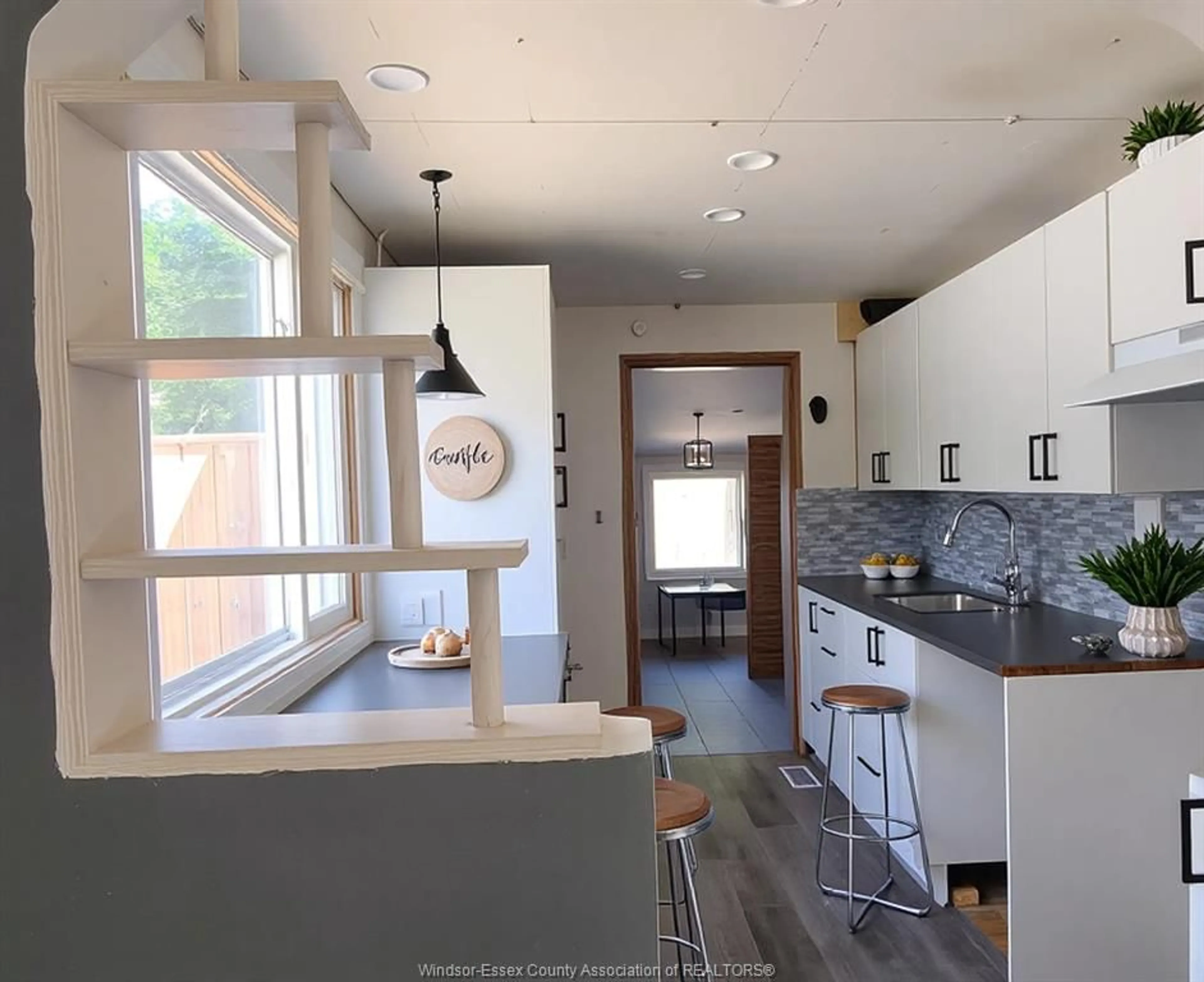 Open concept kitchen, ceramic/tile floor for 1120 Brock, Windsor Ontario N9C 2V5