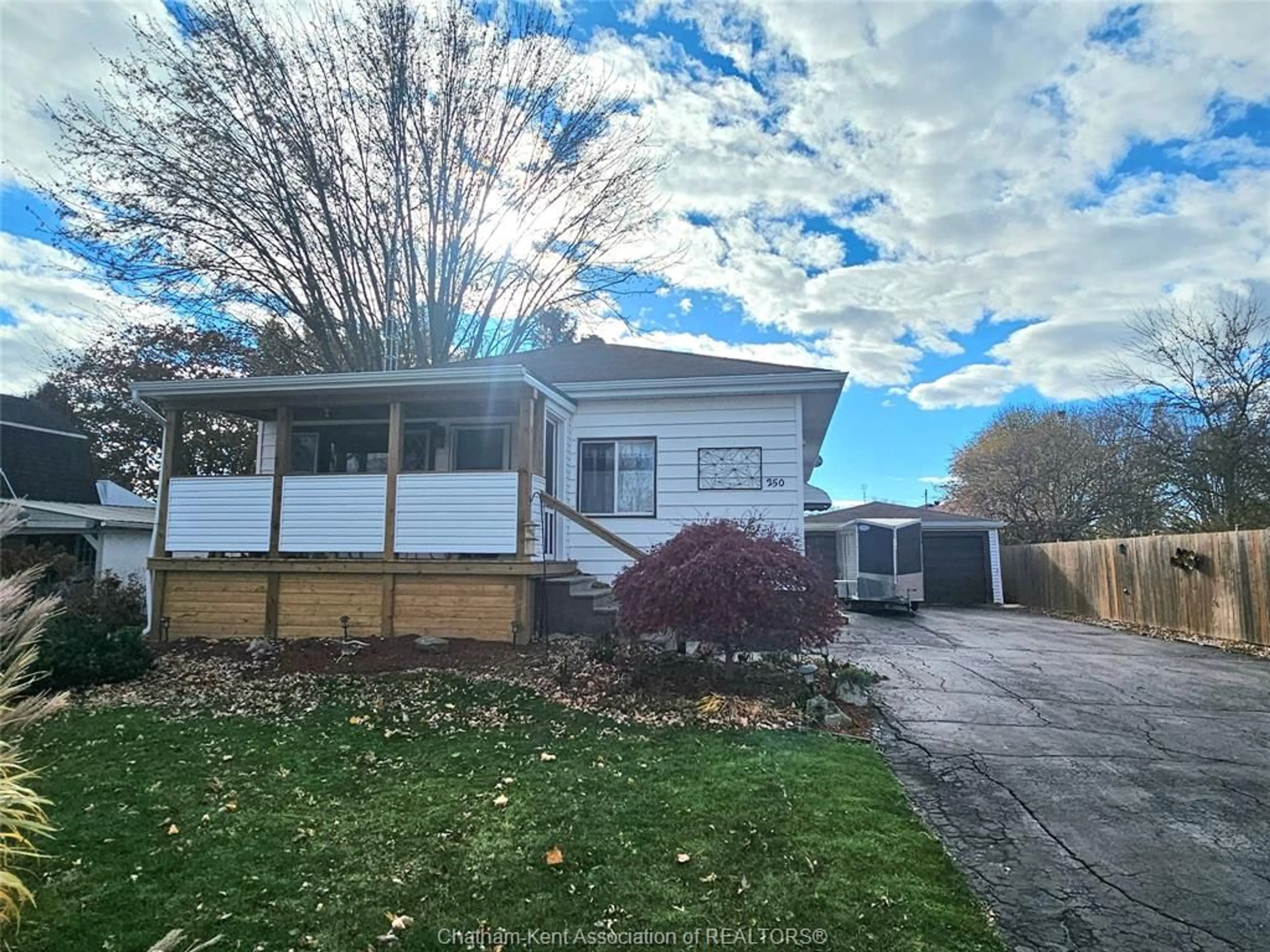 A pic from outside/outdoor area/front of a property/back of a property/a pic from drone, street for 250 Woods St, Chatham Ontario N7L 3R5