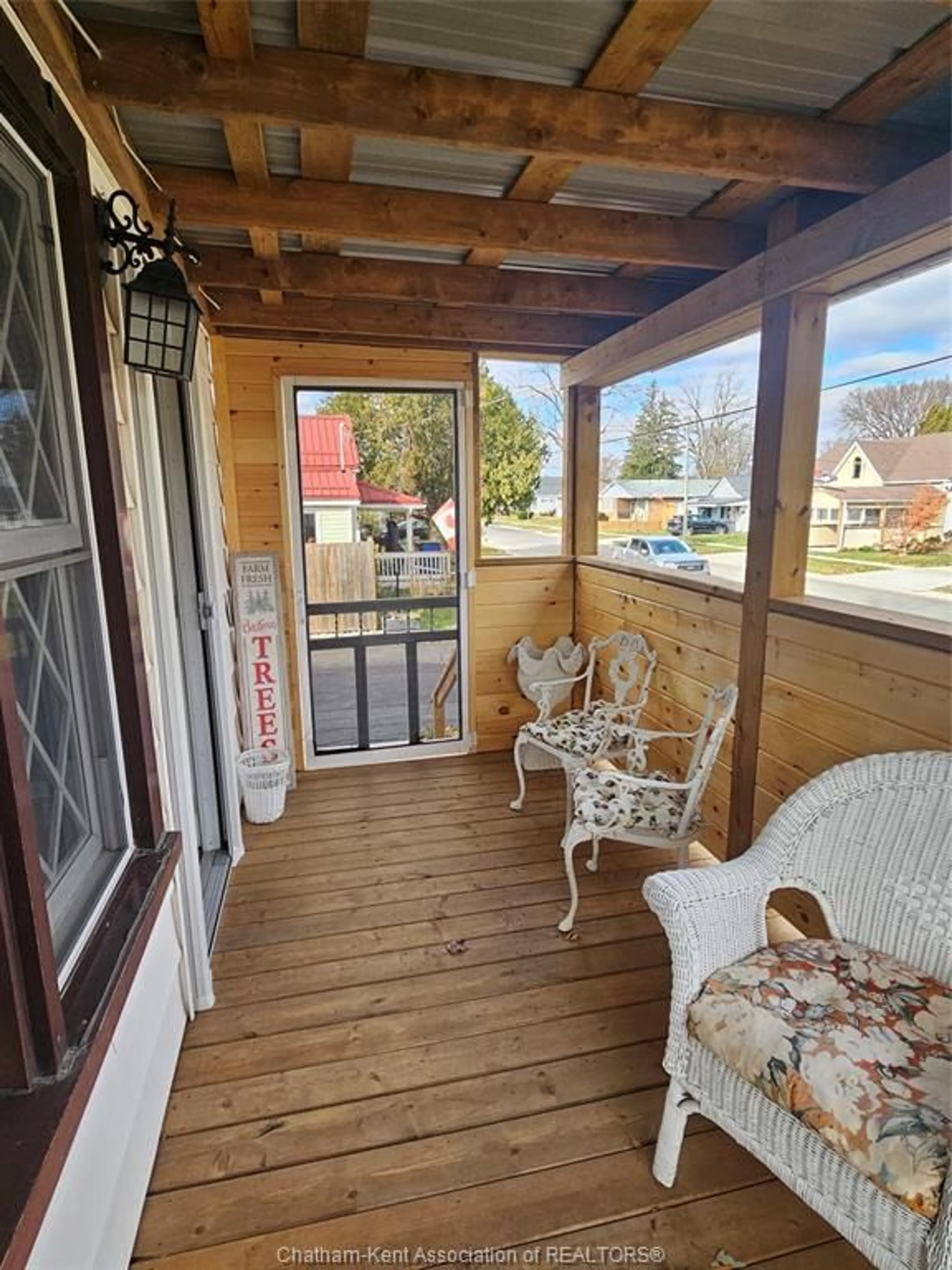 Patio, street for 250 Woods St, Chatham Ontario N7L 3R5