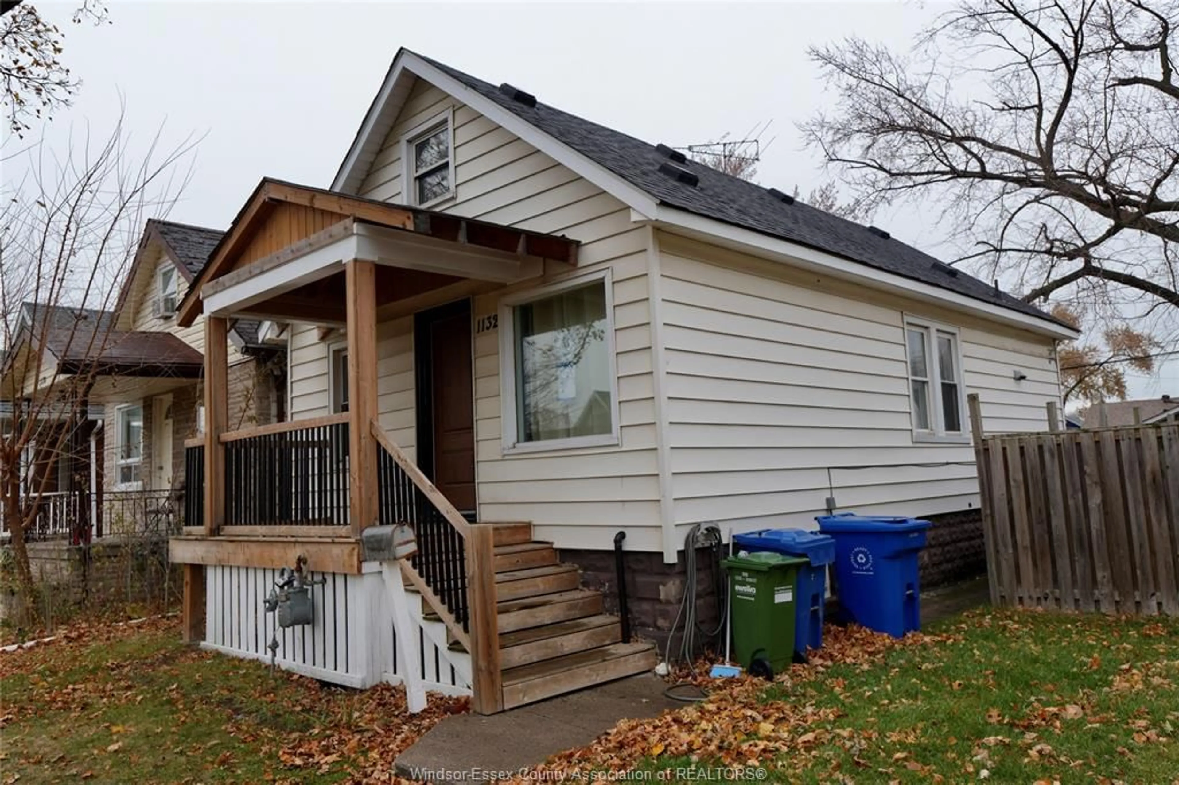 Home with vinyl exterior material, street for 1132 CURRY Ave, Windsor Ontario N9B 2C9