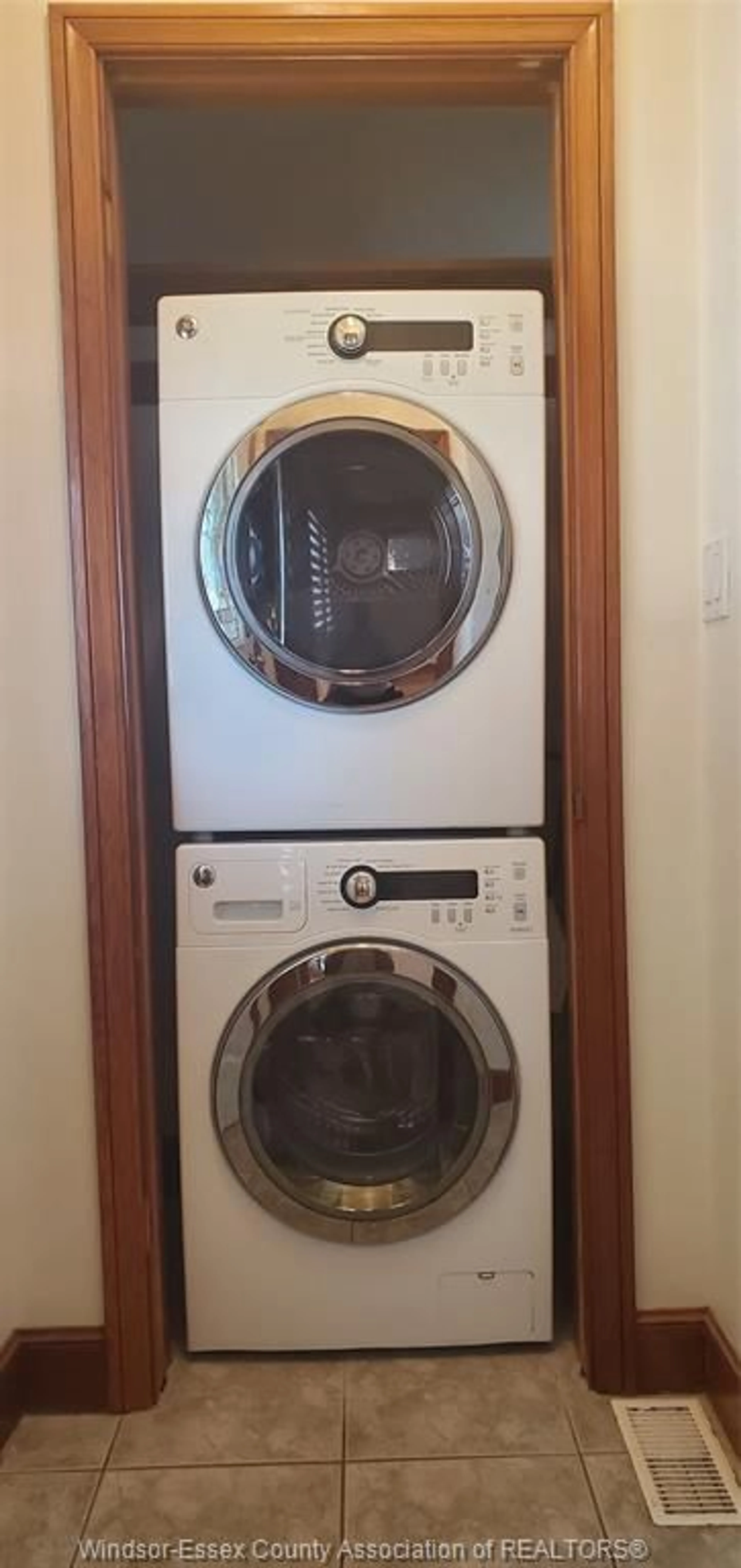Laundry room for 1059 SHEPHERD St, Windsor Ontario N8X 2L6