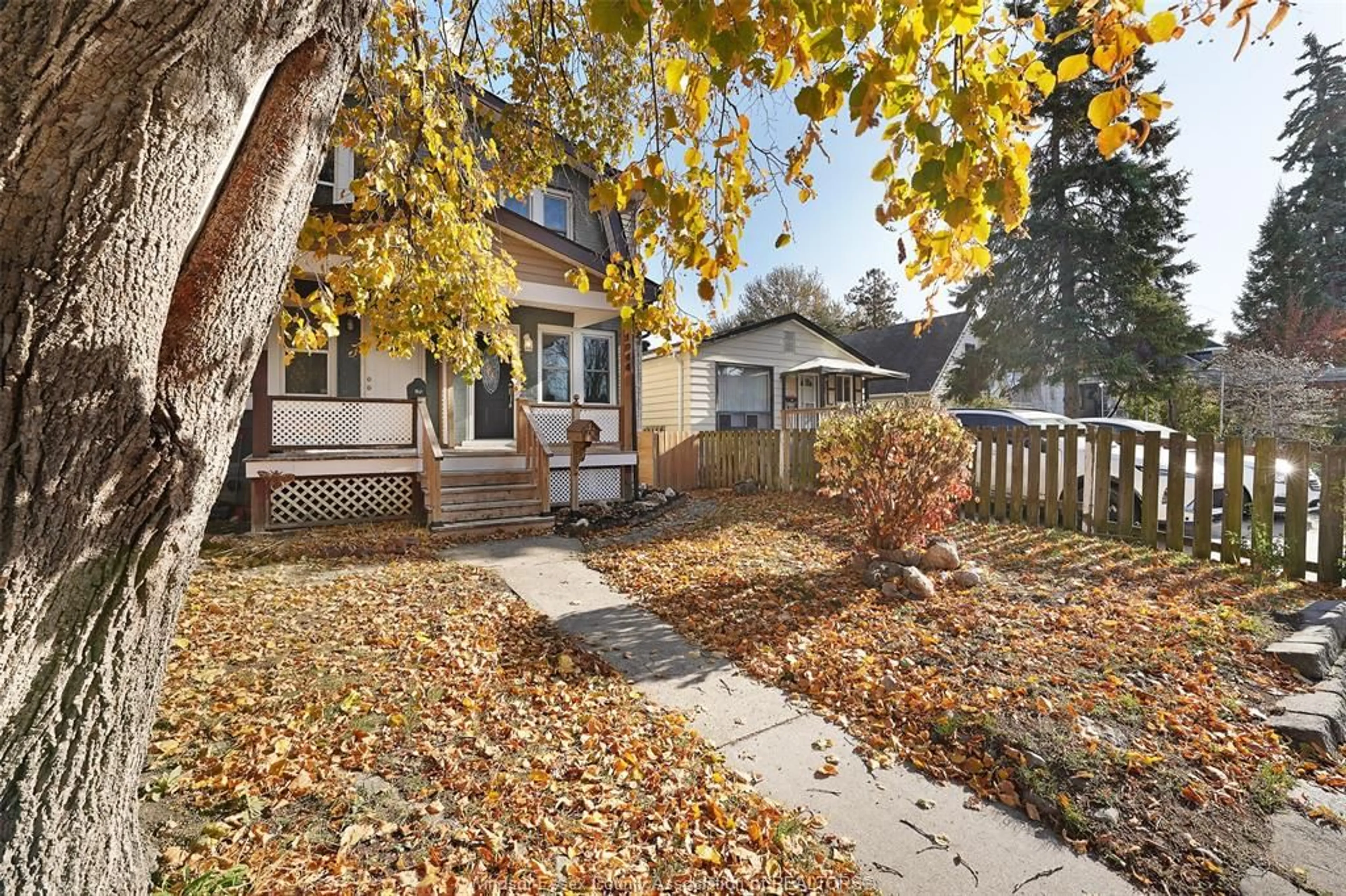 Patio, street for 1044 ELM Ave, Windsor Ontario N9A 5H7