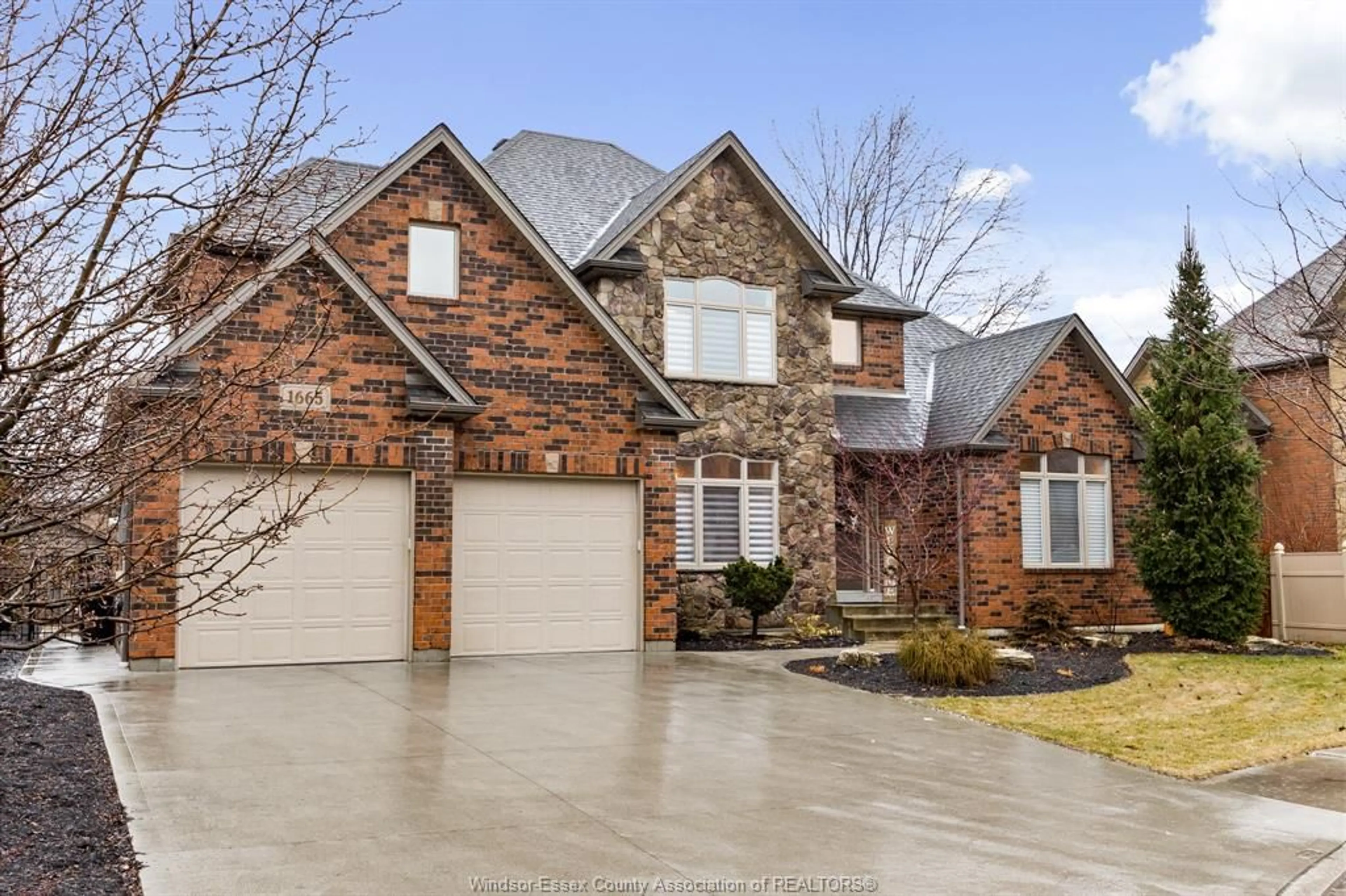 Home with brick exterior material, street for 1665 LANSDOWNE Ave, LaSalle Ontario N9J 3X8