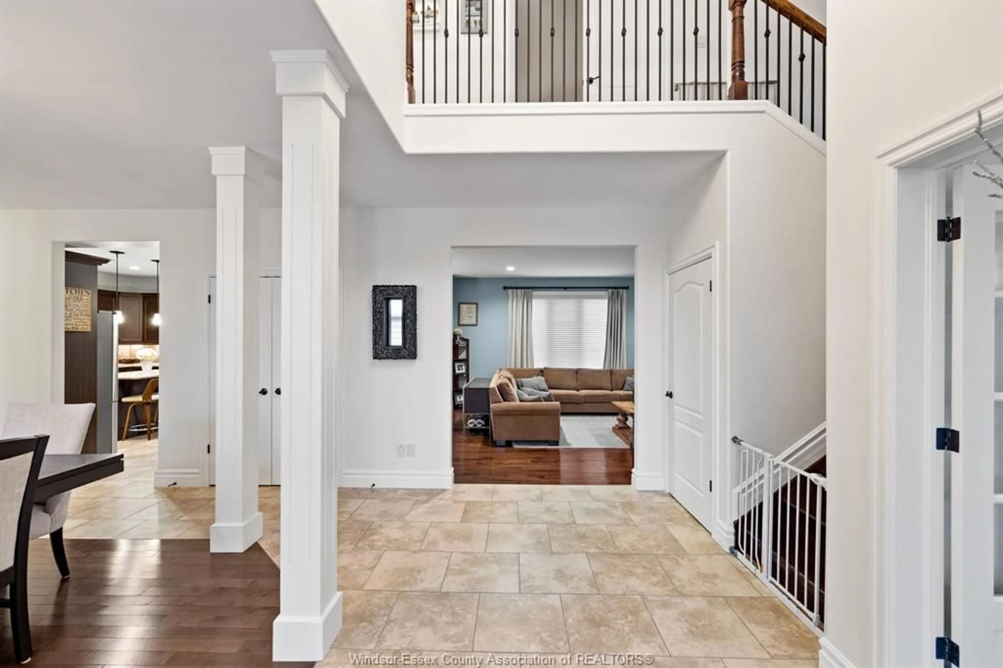 Indoor entryway for 1665 LANSDOWNE Ave, LaSalle Ontario N9J 3X8