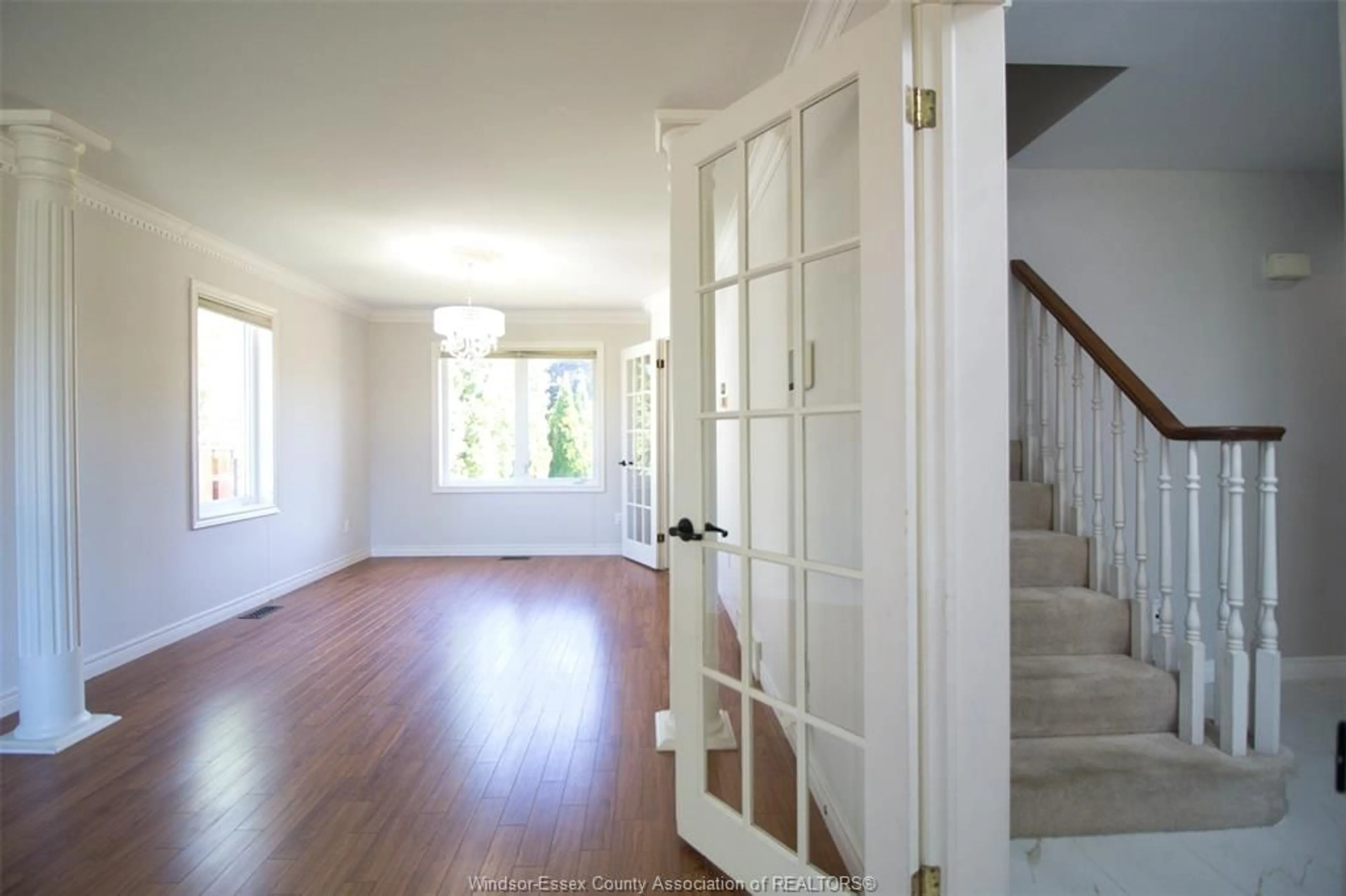 Indoor entryway for 199 GARDEN PATH, Chatham Ontario N7L 5M2