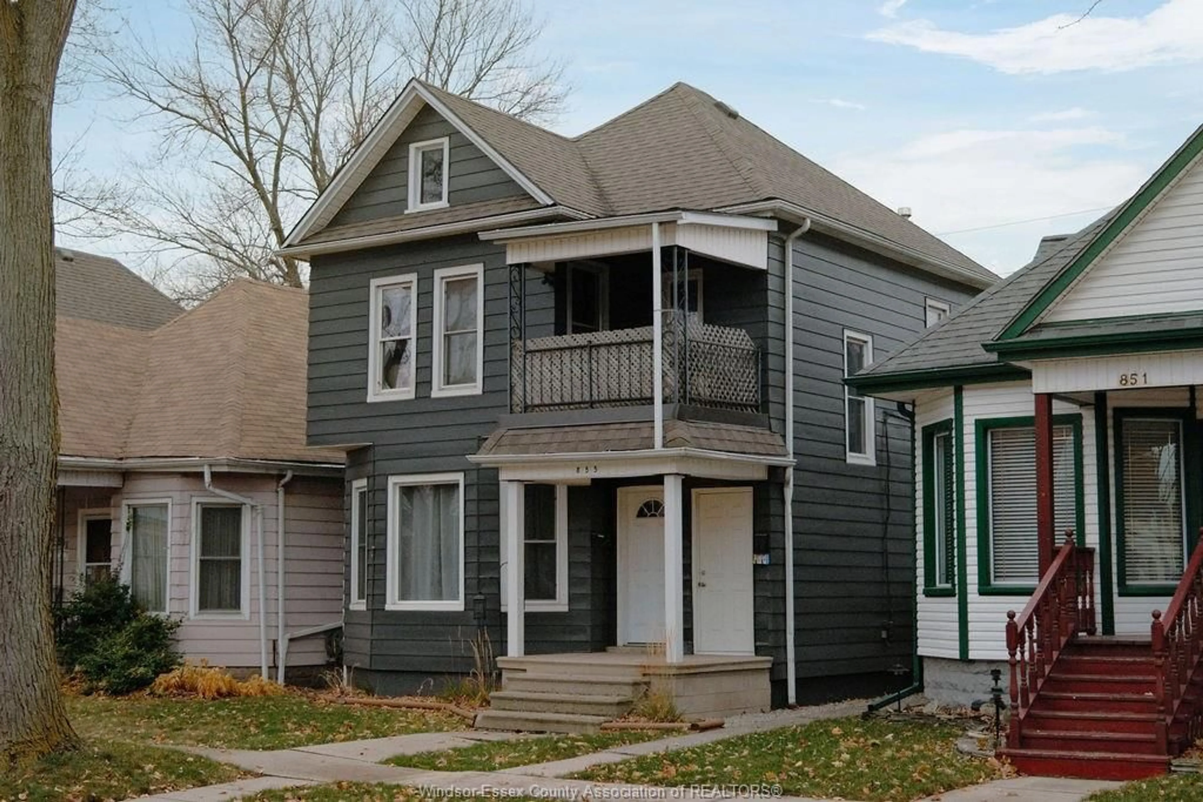 Home with vinyl exterior material, street for 855 LINCOLN Rd, Windsor Ontario N8Y 2G9