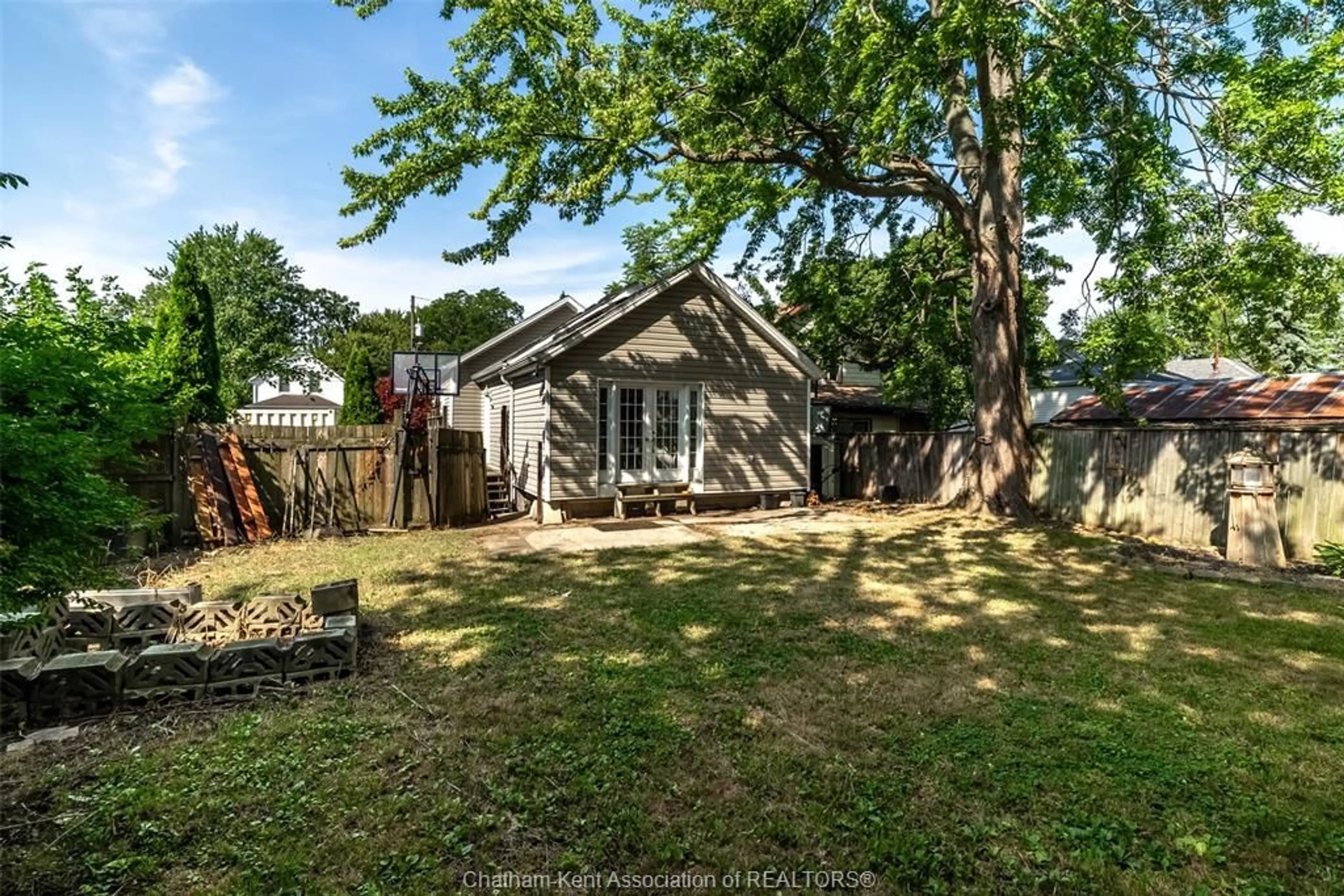 A pic from outside/outdoor area/front of a property/back of a property/a pic from drone, street for 67 Pine St, Chatham Ontario N7M 5G3