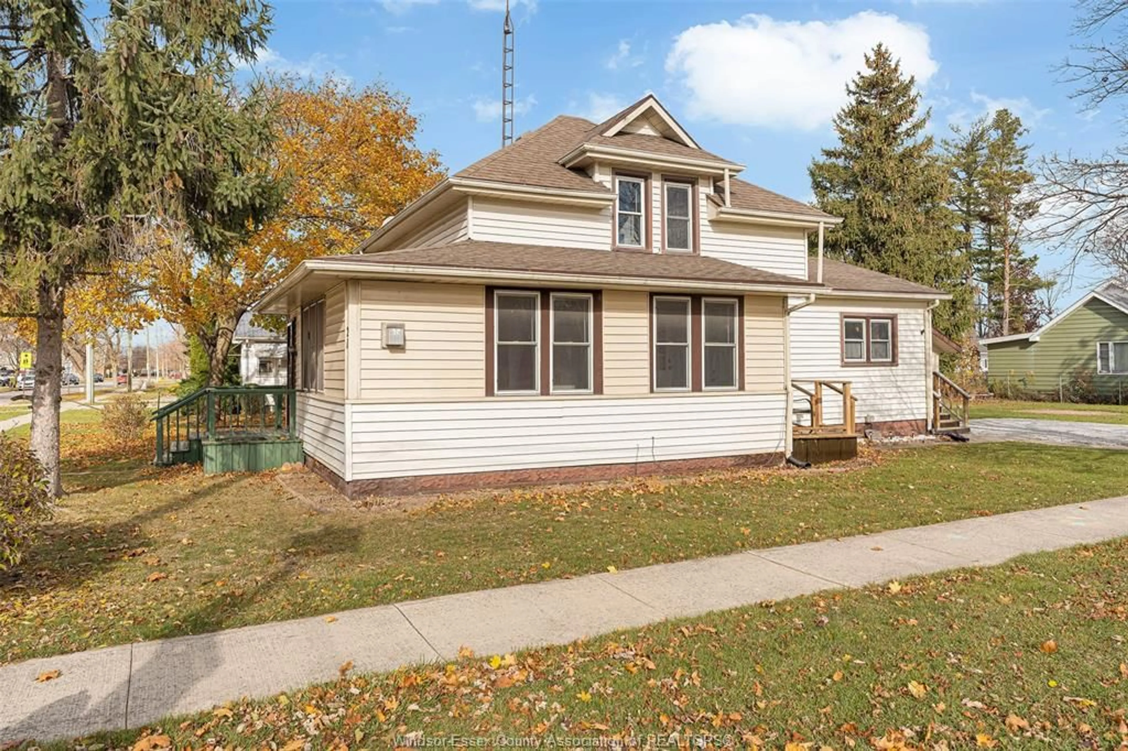 Home with vinyl exterior material, street for 21 Mable St, Tilbury Ontario N0P 2L0