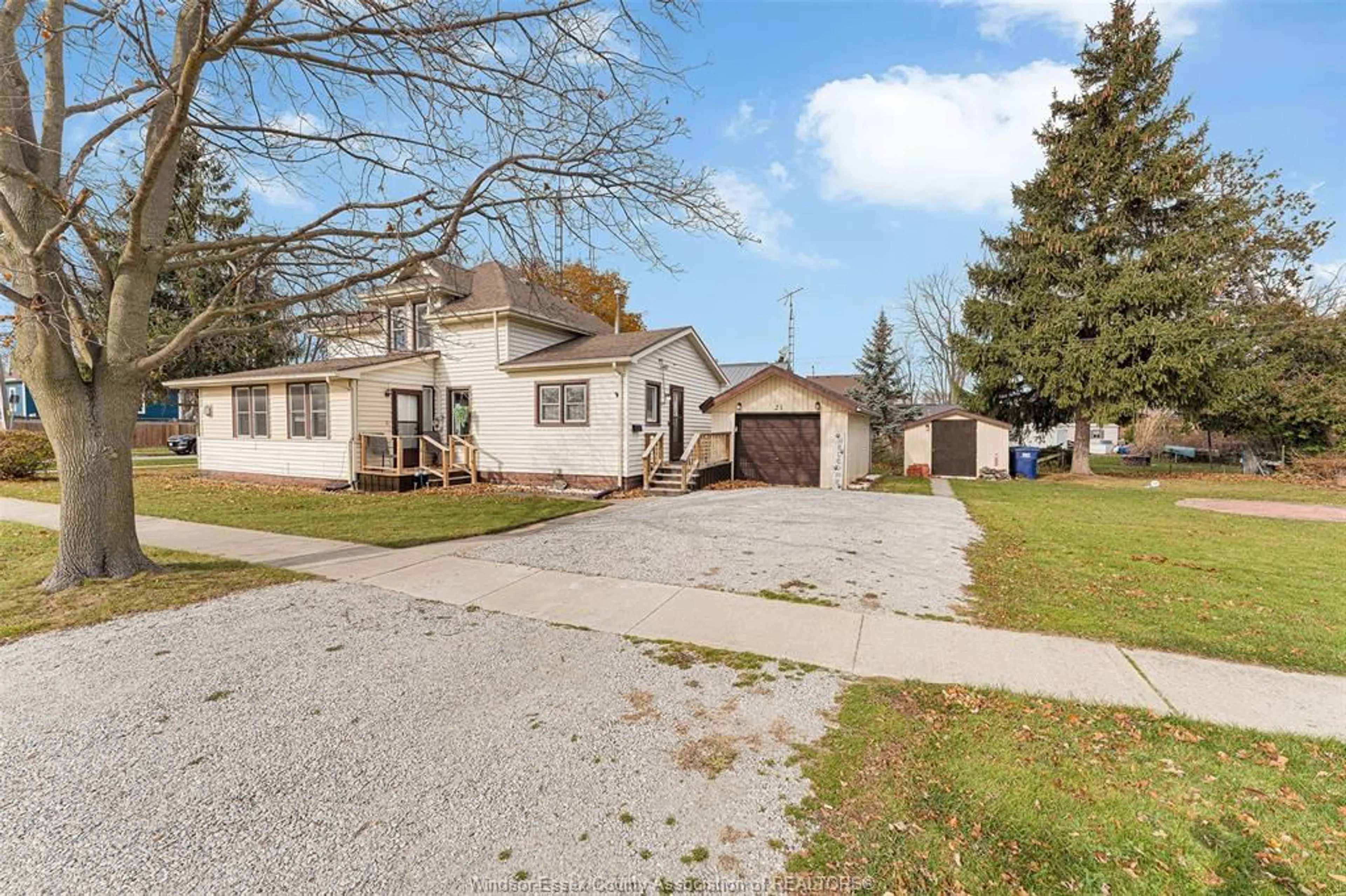 A pic from outside/outdoor area/front of a property/back of a property/a pic from drone, street for 21 Mable St, Tilbury Ontario N0P 2L0