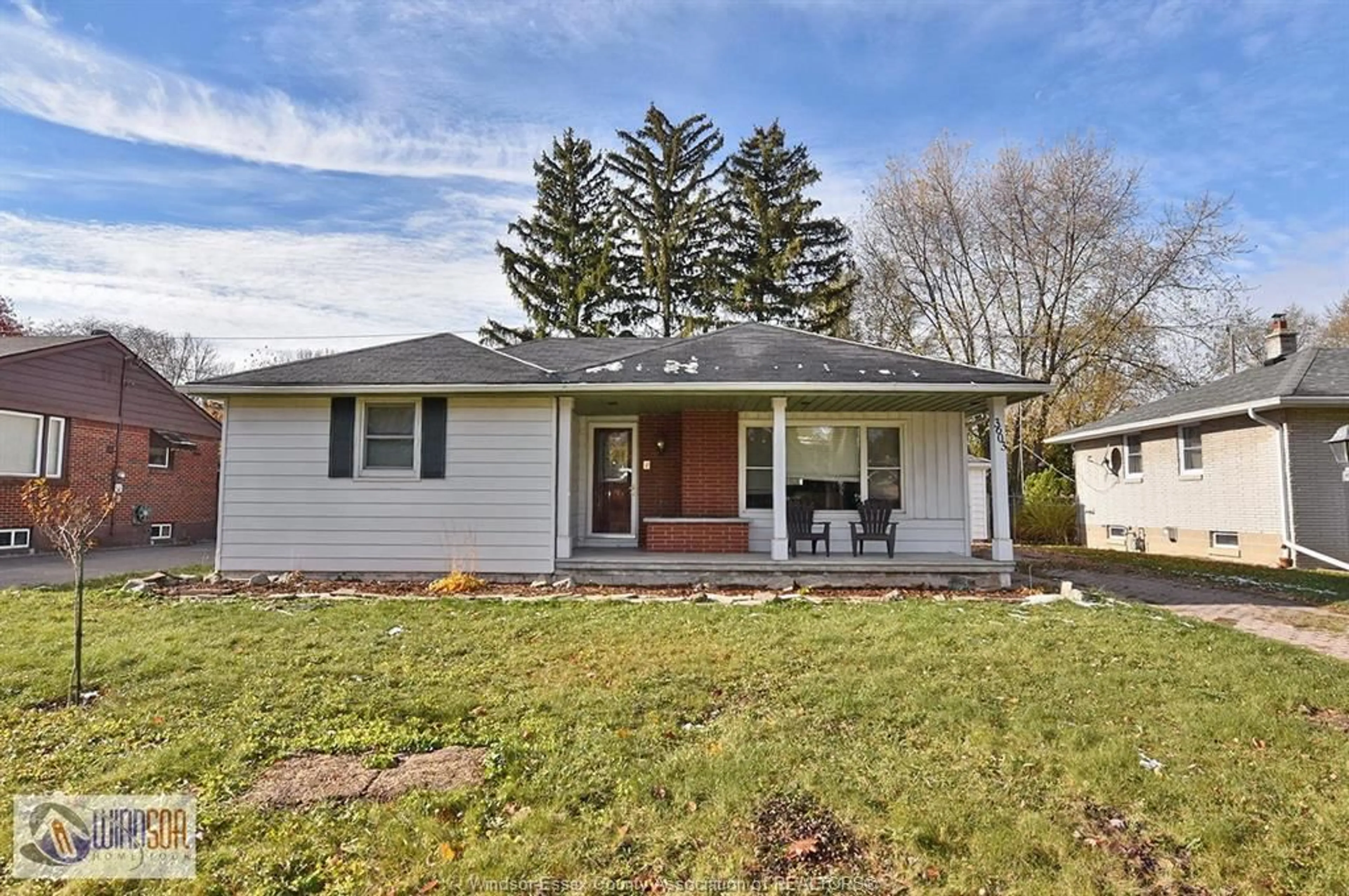 Home with vinyl exterior material, street for 3603 MAISONNEUVE, Windsor Ontario N9E 1Z1