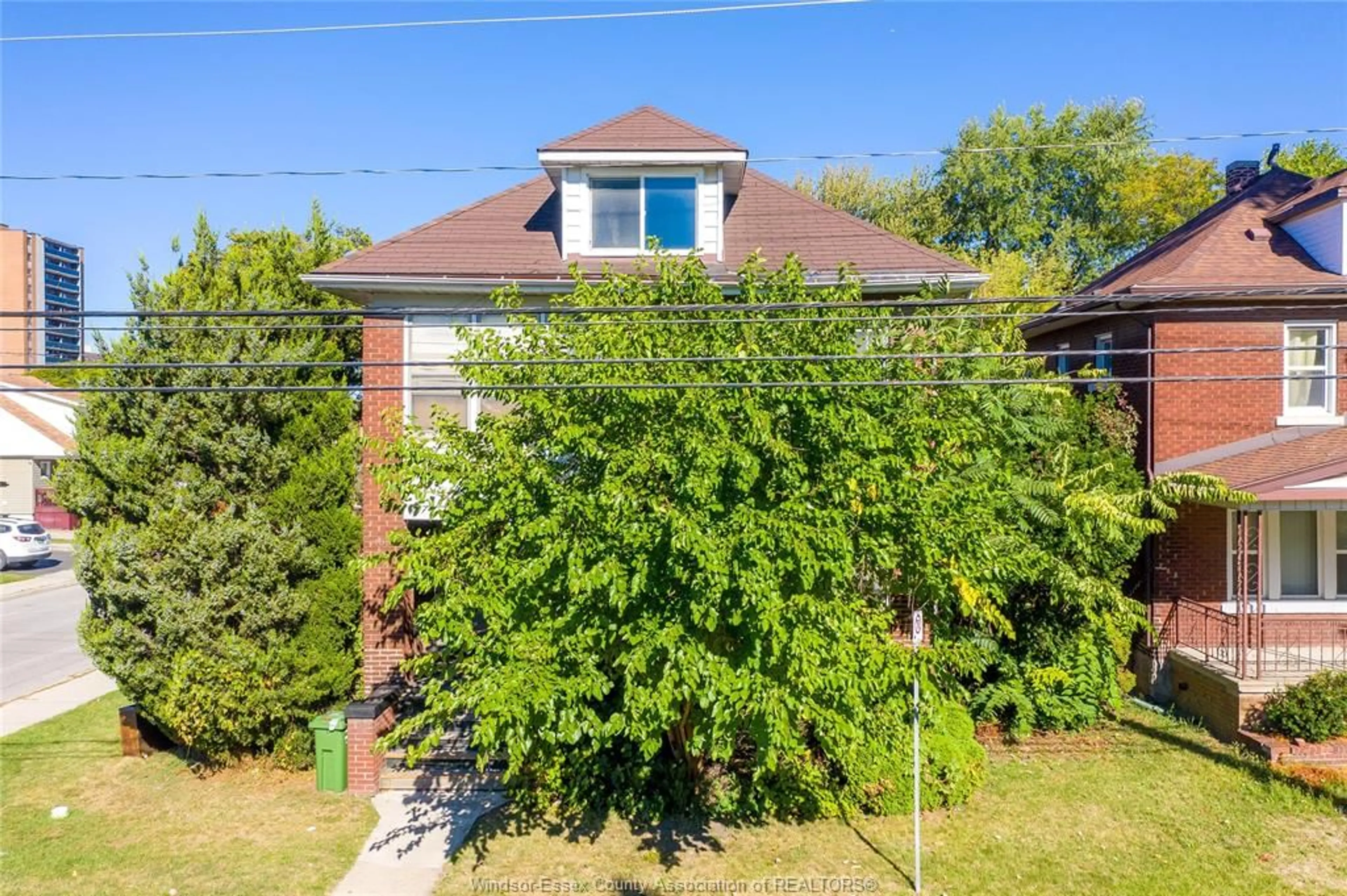 A pic from outside/outdoor area/front of a property/back of a property/a pic from drone, street for 106-108 SHEPHERD St, Windsor Ontario N8X 2K3