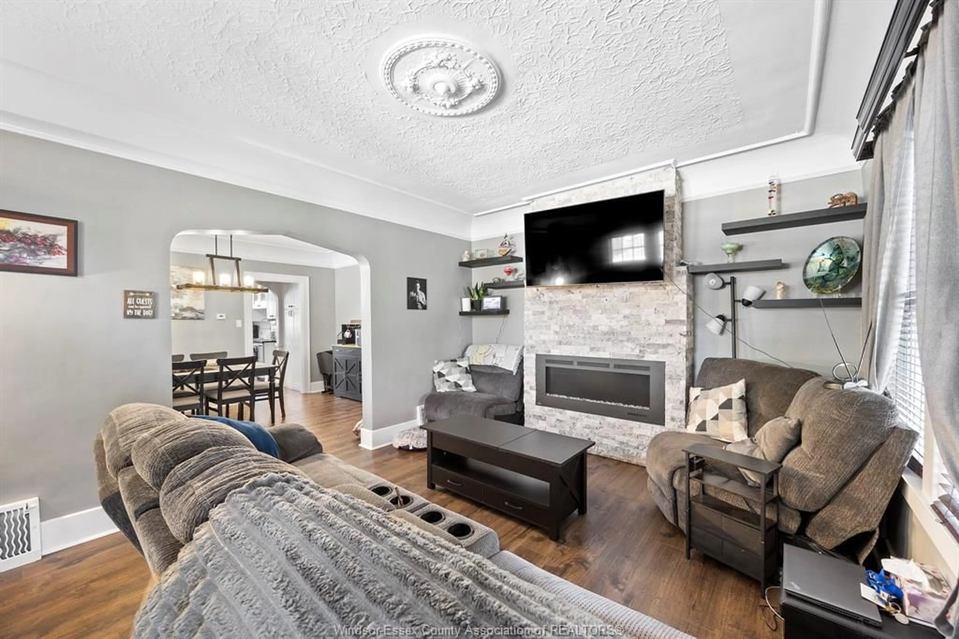 Living room with furniture, unknown for 822 FAIRVIEW Blvd, Windsor Ontario N8S 3E5