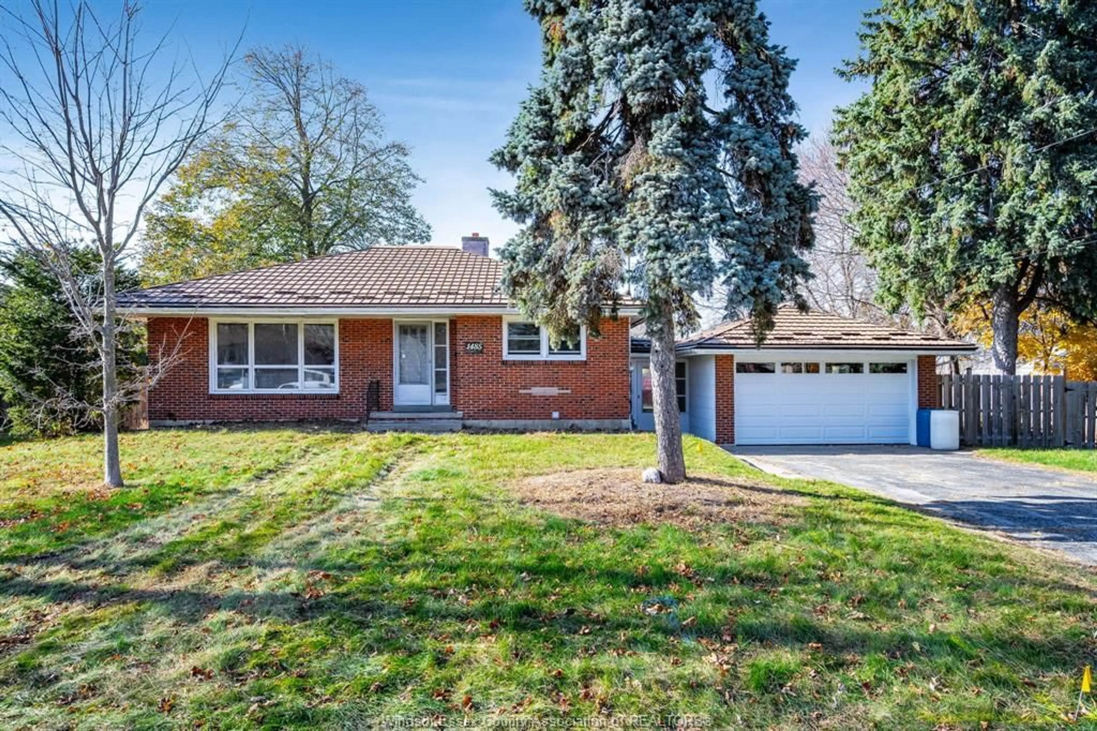 Home with brick exterior material, street for 1485 Wellington Union, Kingsville Ontario N9Y 2T8