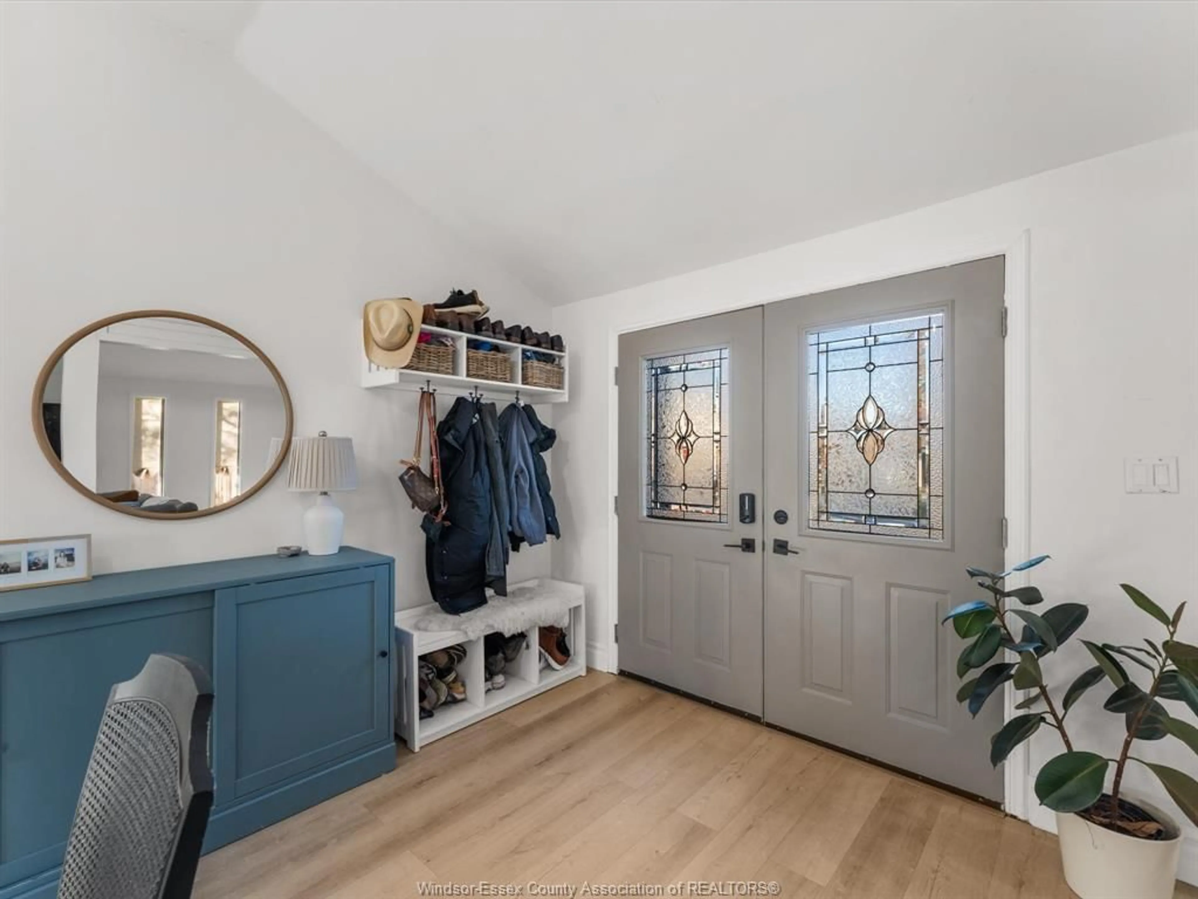 Indoor entryway for 223 CARUHEL Dr, Lakeshore Ontario N0R 1C0