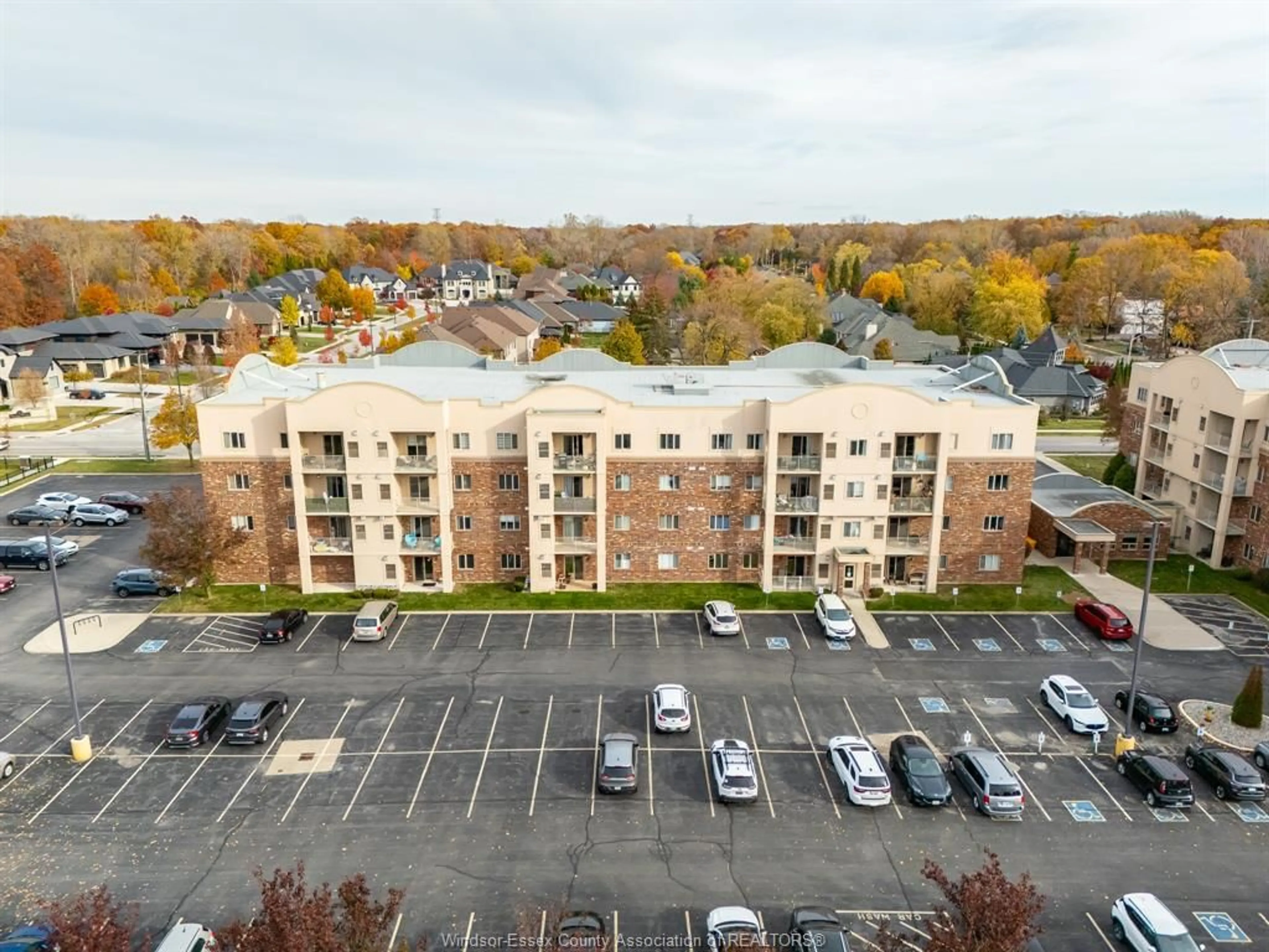 A pic from outside/outdoor area/front of a property/back of a property/a pic from drone, building for 5995 Ellis St #107, LaSalle Ontario N9H 2P1