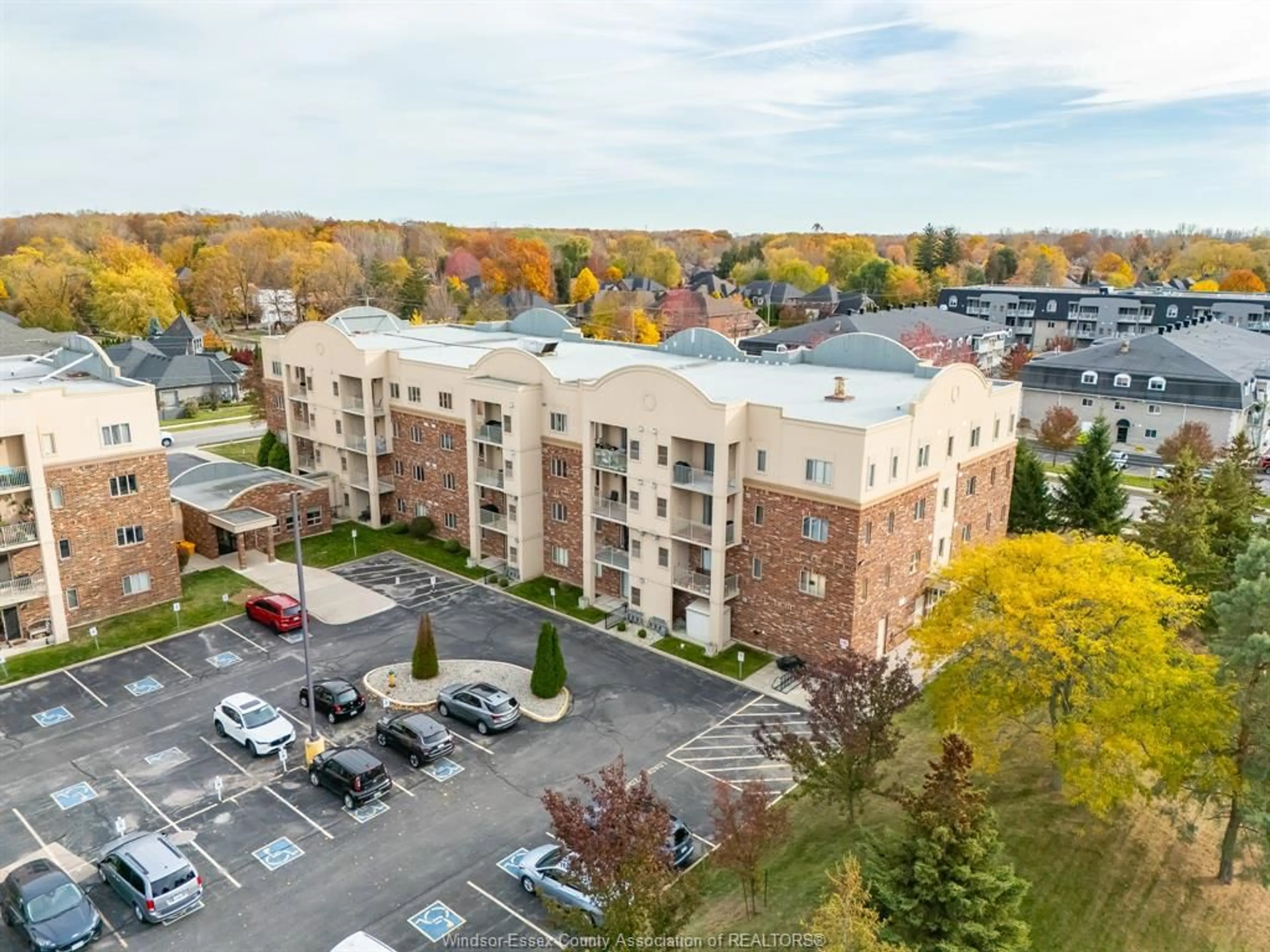 A pic from outside/outdoor area/front of a property/back of a property/a pic from drone, building for 5995 Ellis St #107, LaSalle Ontario N9H 2P1