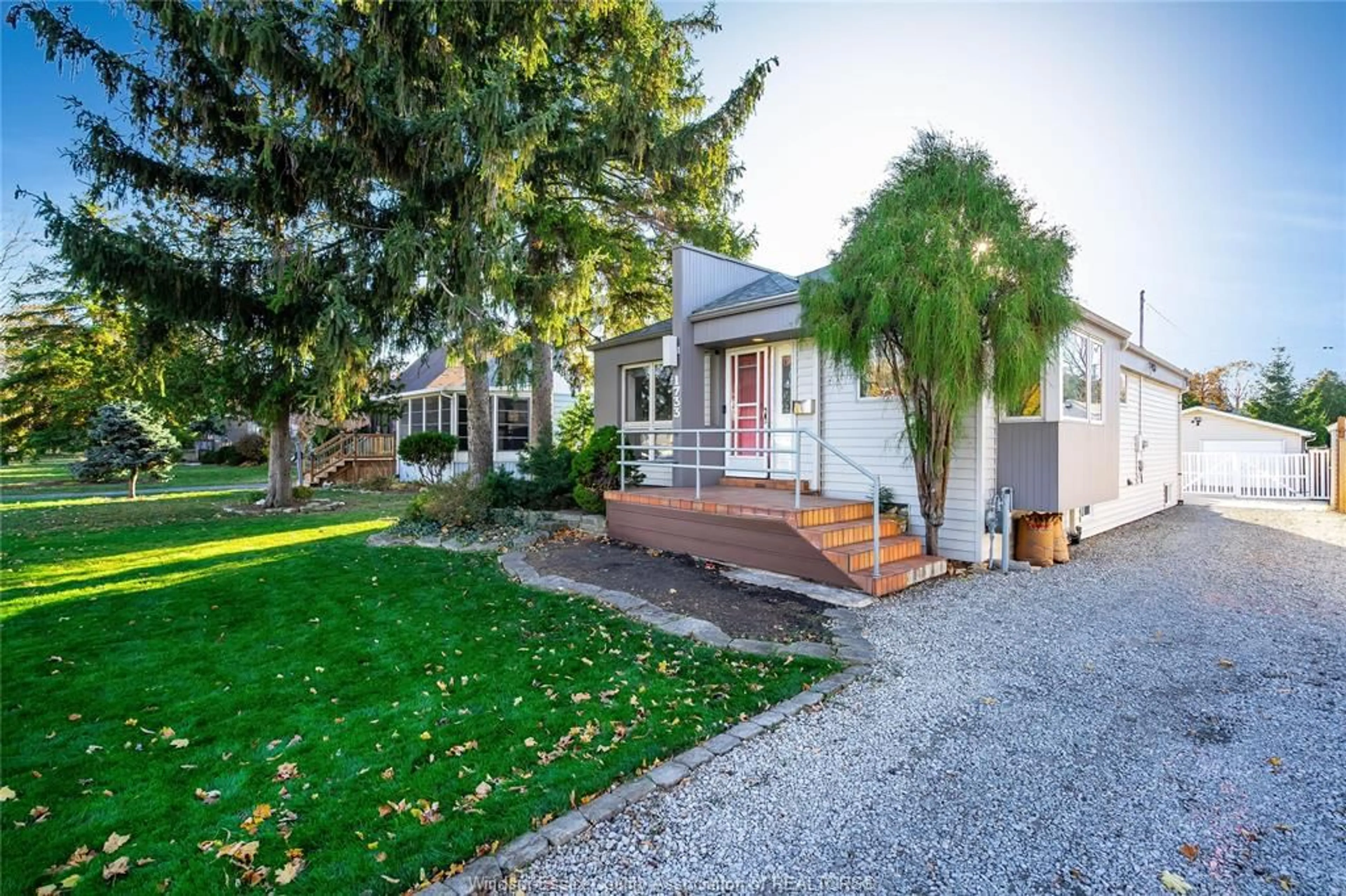 Unknown for 1733 Durham Pl, Windsor Ontario N8W 3A1