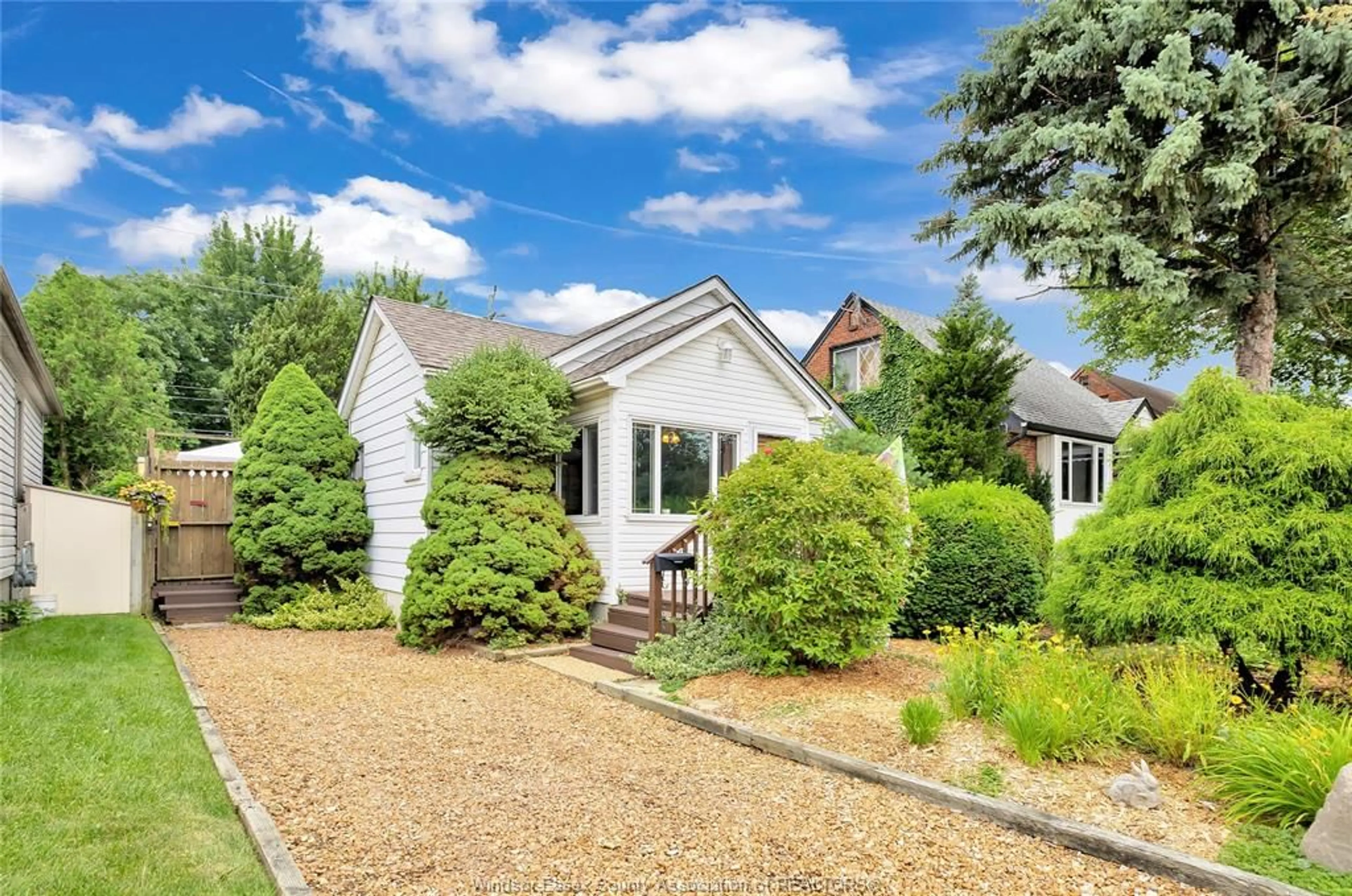 A pic from outside/outdoor area/front of a property/back of a property/a pic from drone, street for 1039 PRADO Pl, Windsor Ontario N8S 2H6