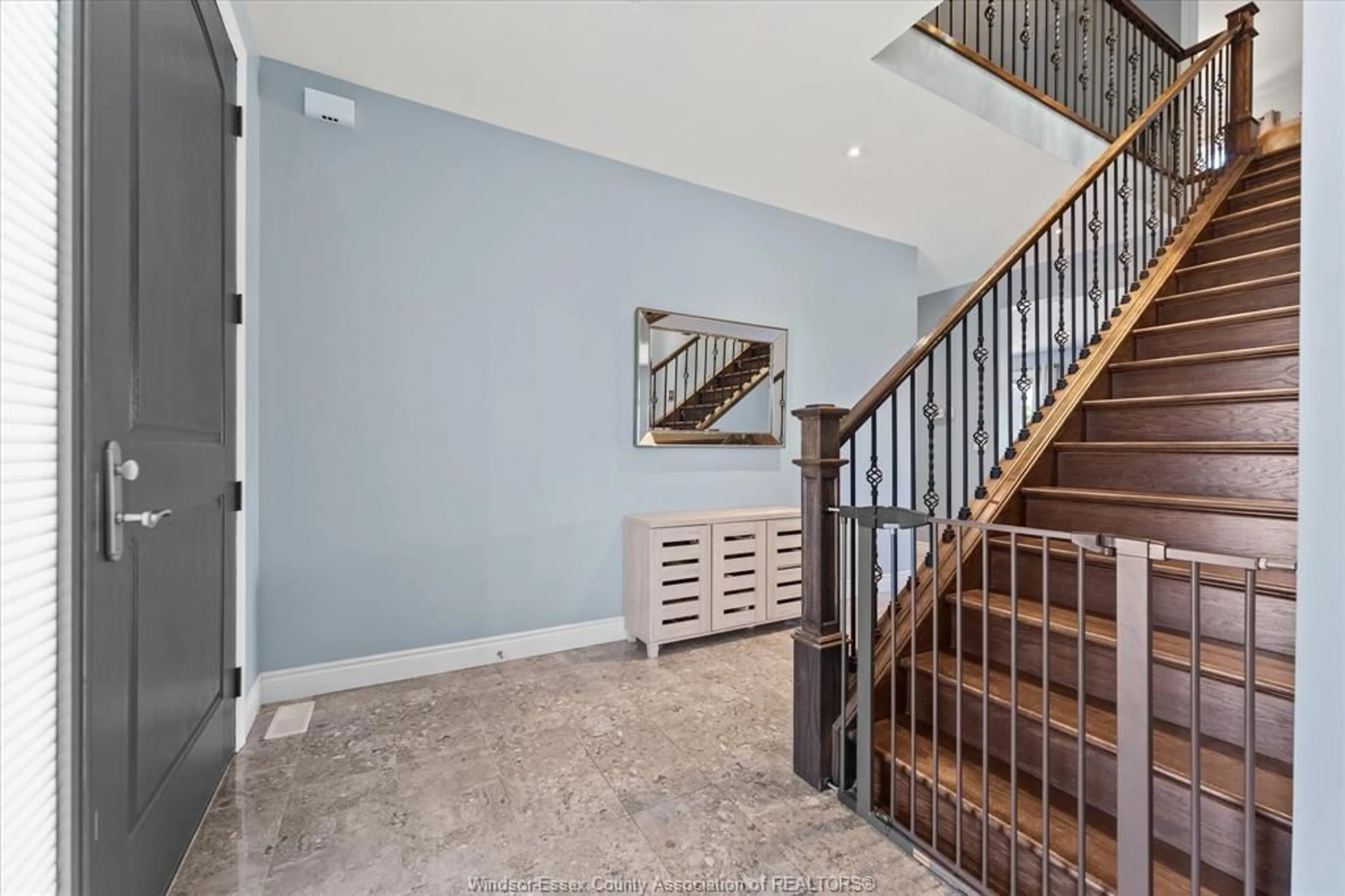 Indoor foyer for 1380 PASCAL, Lakeshore Ontario N0R 1A0