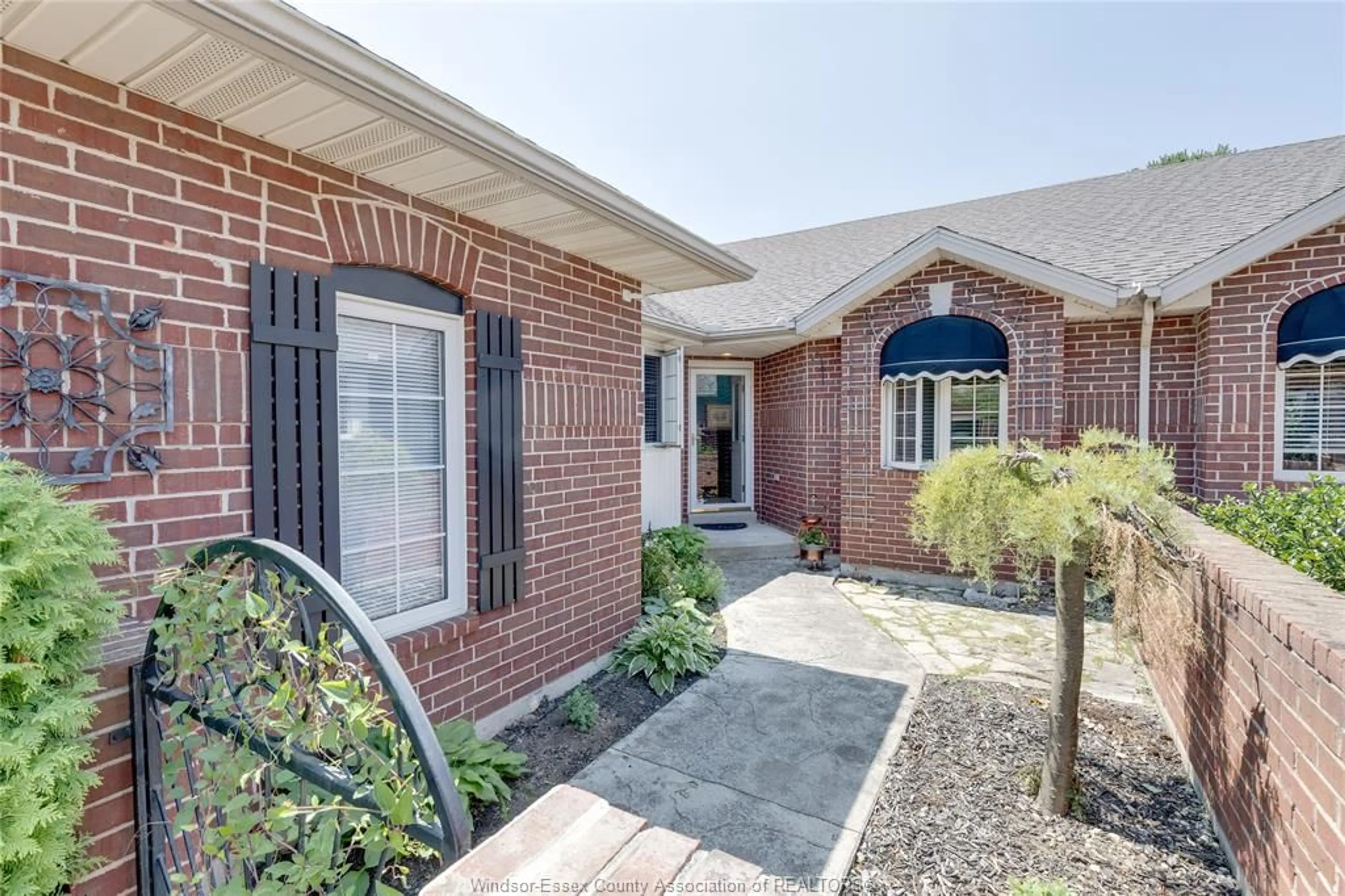 Home with brick exterior material, street for 330 SADDLE Lane, Kingsville Ontario N9Y 4A6