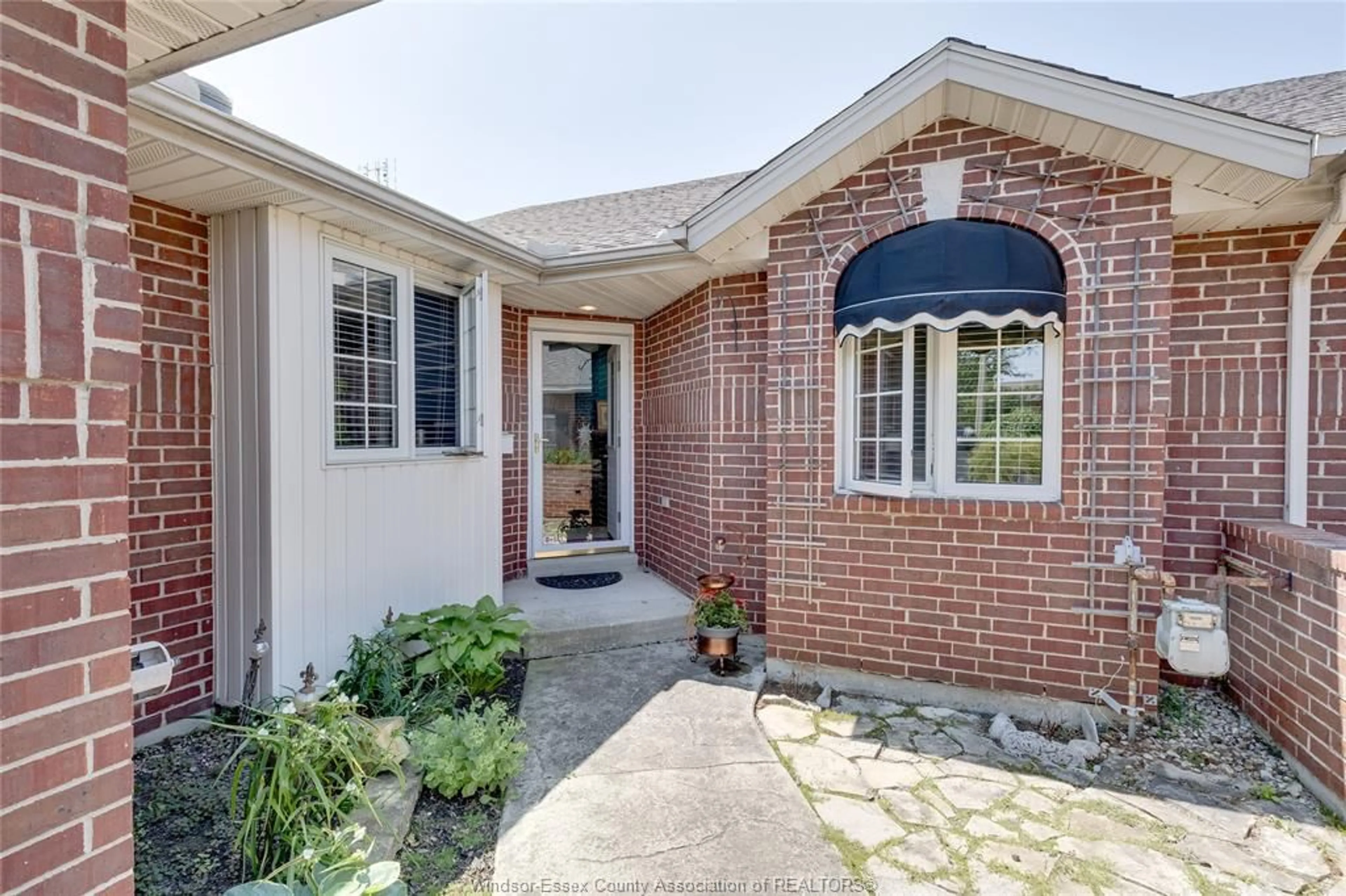 Home with brick exterior material, street for 330 SADDLE Lane, Kingsville Ontario N9Y 4A6