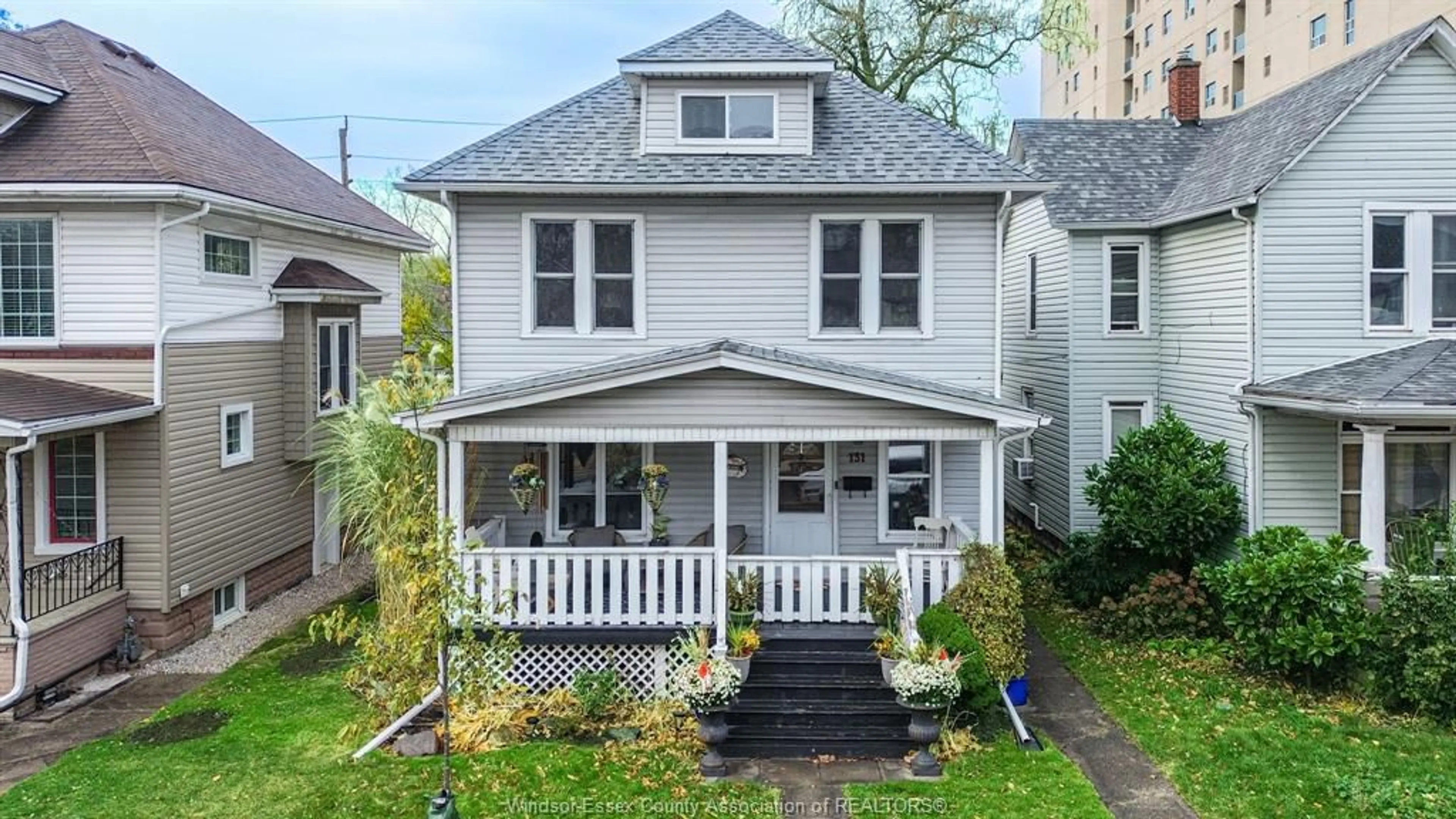 Home with vinyl exterior material, street for 131 ELM, Windsor Ontario N9A 5G9